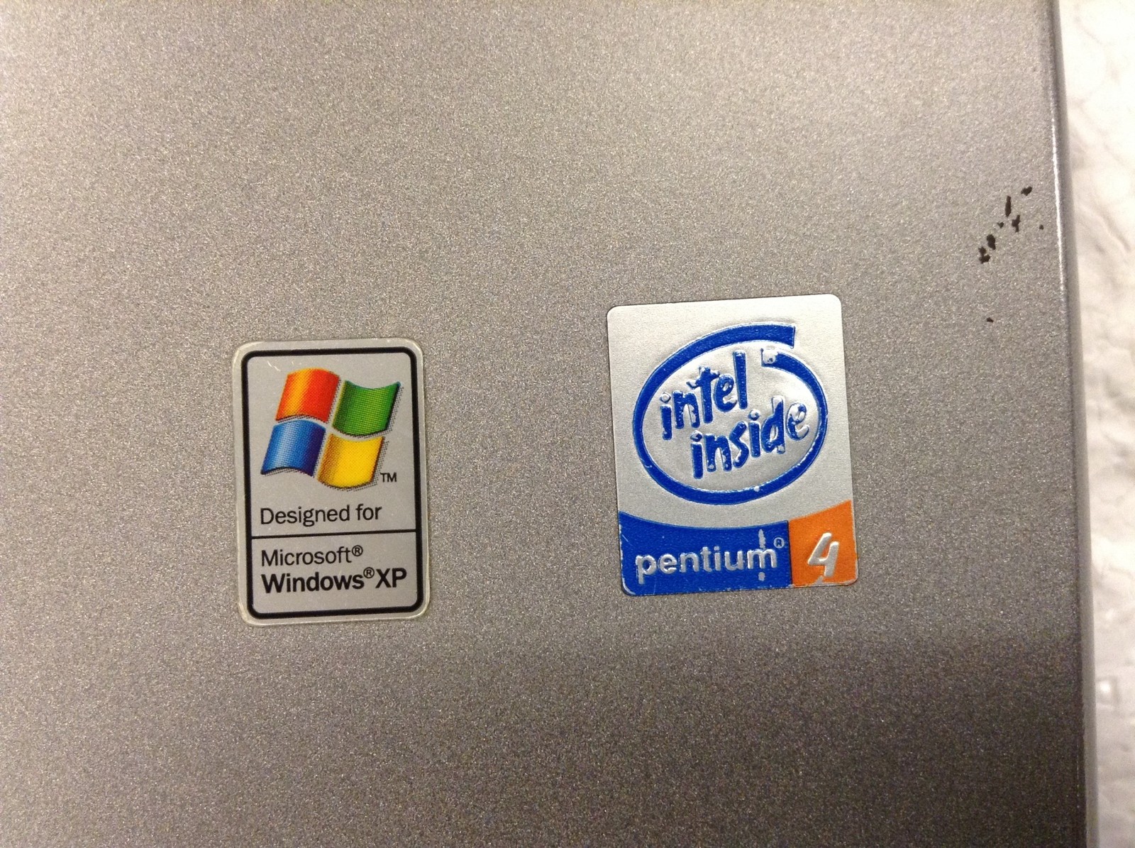 Vintage Dell Inspiron 5150 15″ Pentium 4 3.06GHz Laptop w/ 512MB, DVD-RW, No HDD