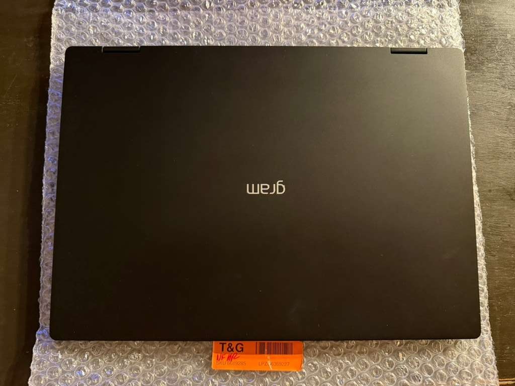 LG gram Pro 2in1 16″ OLED Intel Core Ultra7 255H 16GB RAM 1TB SSD Obsidian Black