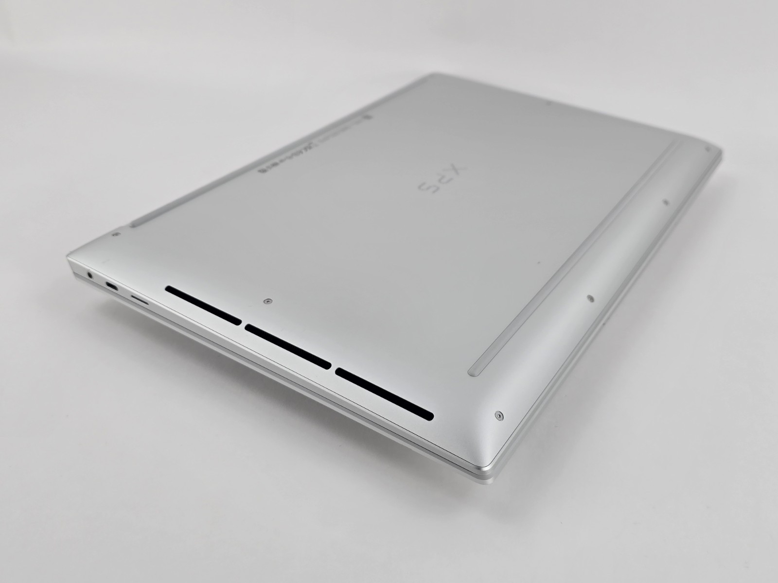 Dell XPS 16 9640 4K OLED TOUCH 2.5 GHz Ultra 9 185H 32GB 1TB SSD RTX 4060 – Good
