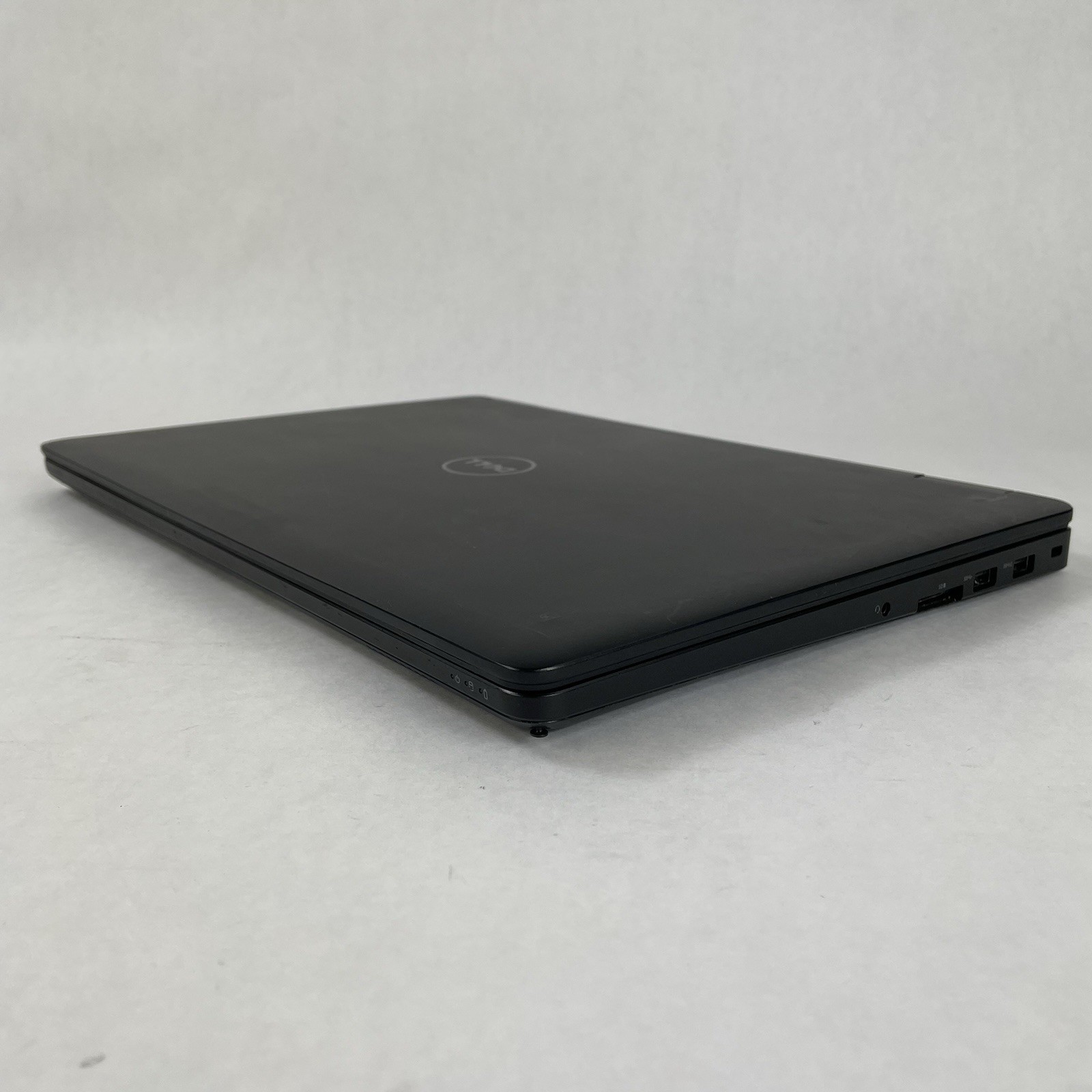 Dell Latitude E5570 15.6″ i5-6300U 2.40 GHz 8 GB RAM No SSD No OS No AC
