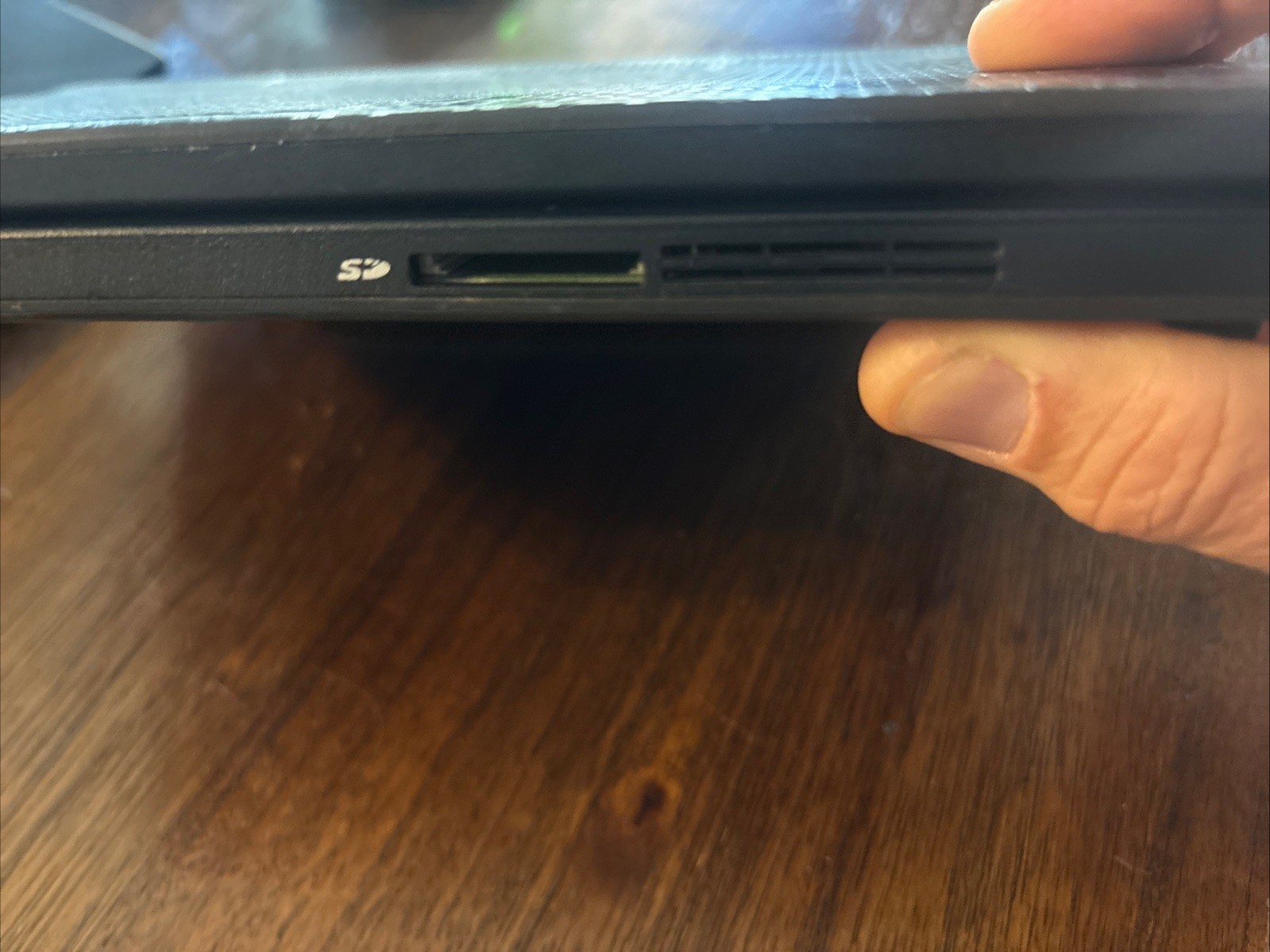 Dell Latitude 2110 Laptop Intel Atom N470 @ 1.83GHz 2GB 10.1″ LCD Win XP pro