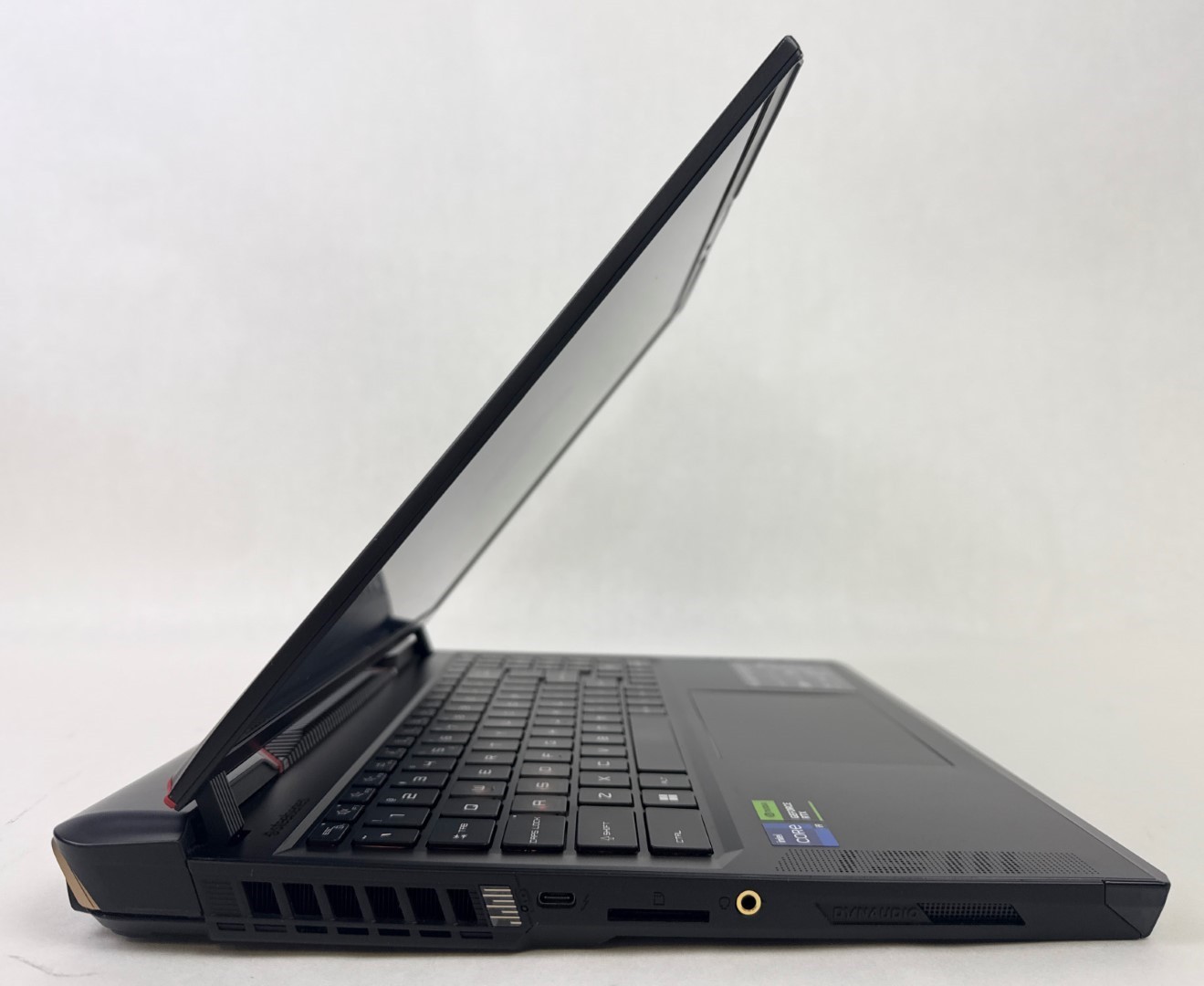 MSI Raider GE68HX 16″ 1920×1200 144Hz i9-13950HX 8GB 1TB SSD W11H – No RTX