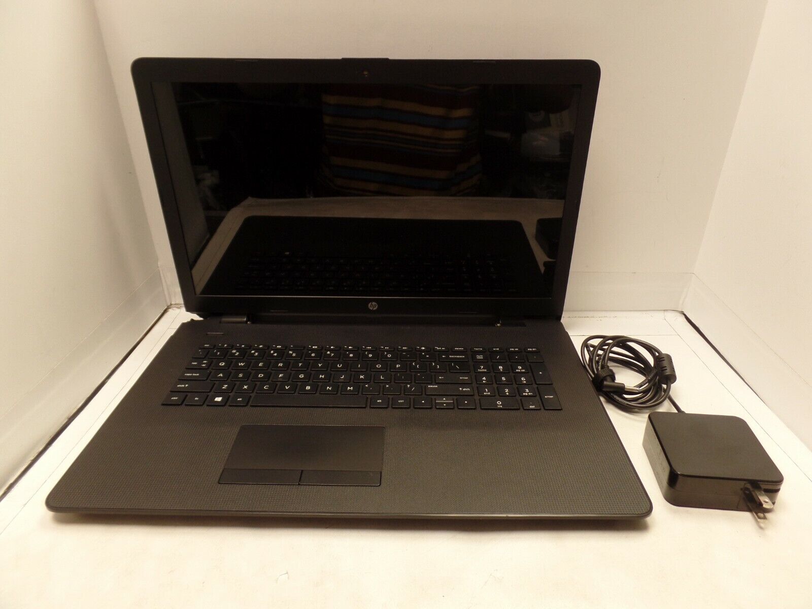 17″ HP 17-AK061NR 3.0GHz AMD A9-9420 8GB 1TB WIN 10 **COSMETIC DAMAGE**
