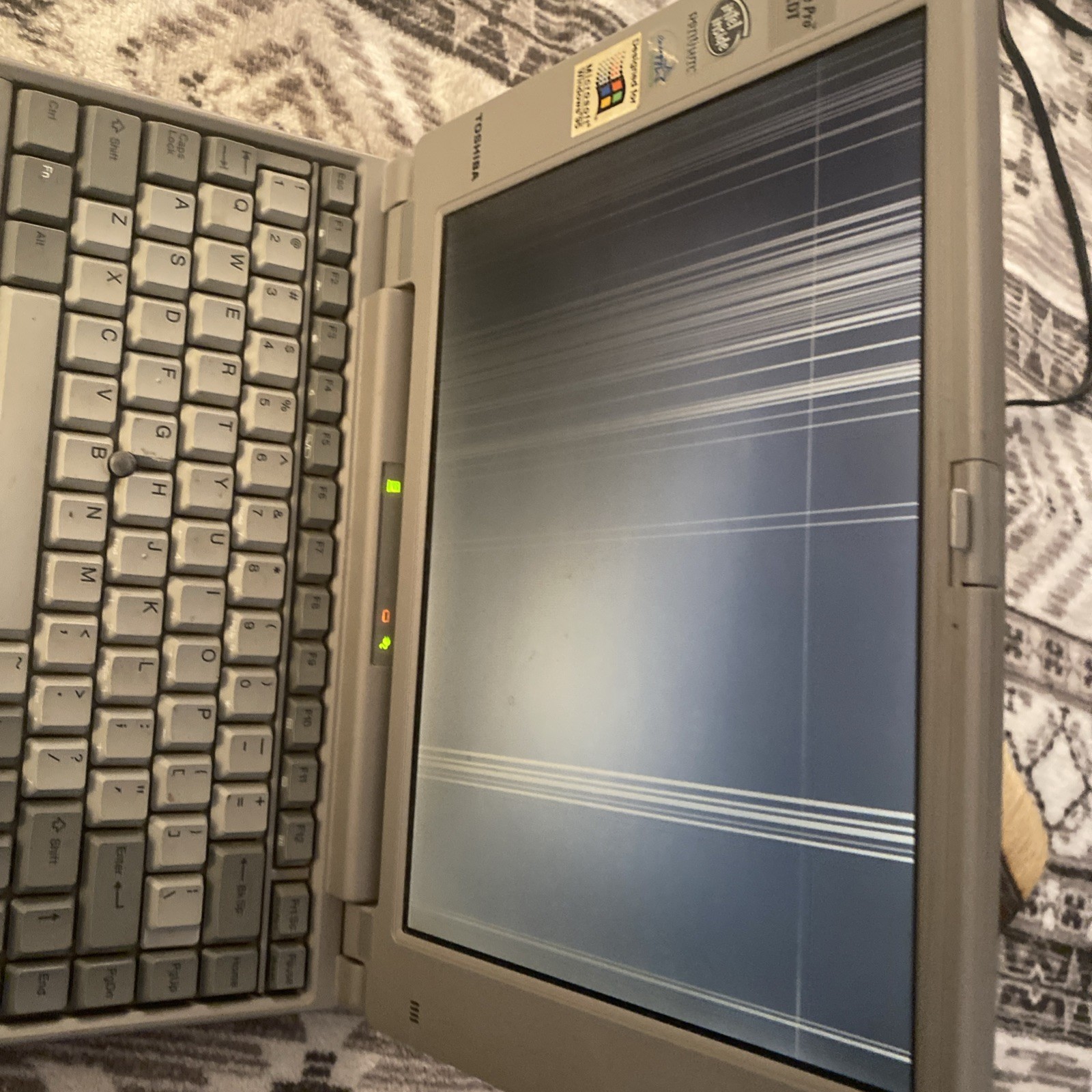 Vintage Toshiba Satellite Pro 430CDT Intel windows 95 + FDD attachment case