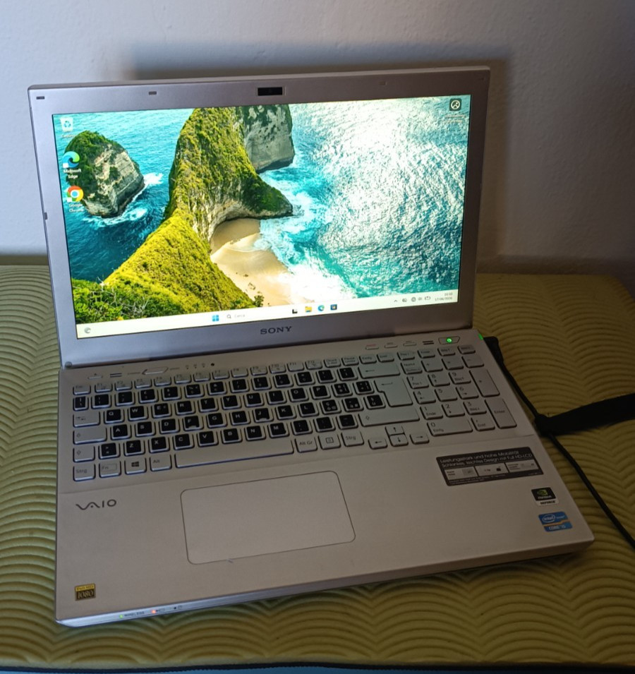 SONY VAIO SVF151Ce2AM I5-3230M 8GB 15.6″ 1920×1080 256GB NVIDIA G640 LE 2GB