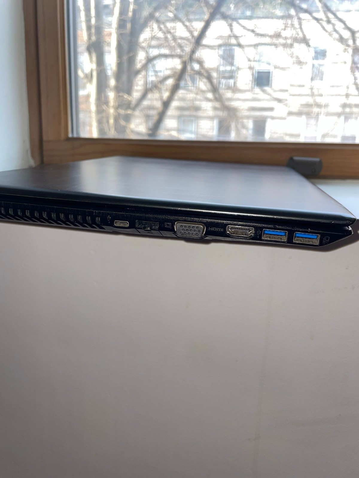 Acer Aspire E5-576 (Intel Core i3 (8th Gen), 6 GB RAM, 1TB Storage)