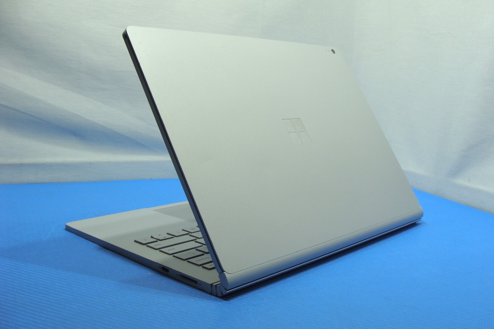 Microsoft Surface Book 2 1832 13.5″TOUCH i5-7300U 2.6GHz 8GB 256GB +Charger