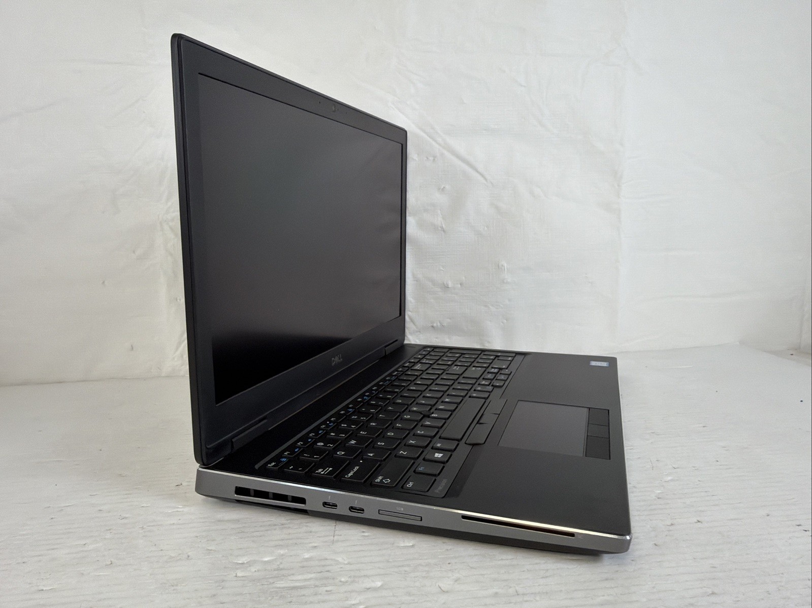 Dell Precision 7530 Intel i7-8850H 8GB NO SSD/OS Quadro P2000 15.6″ Excel Batt