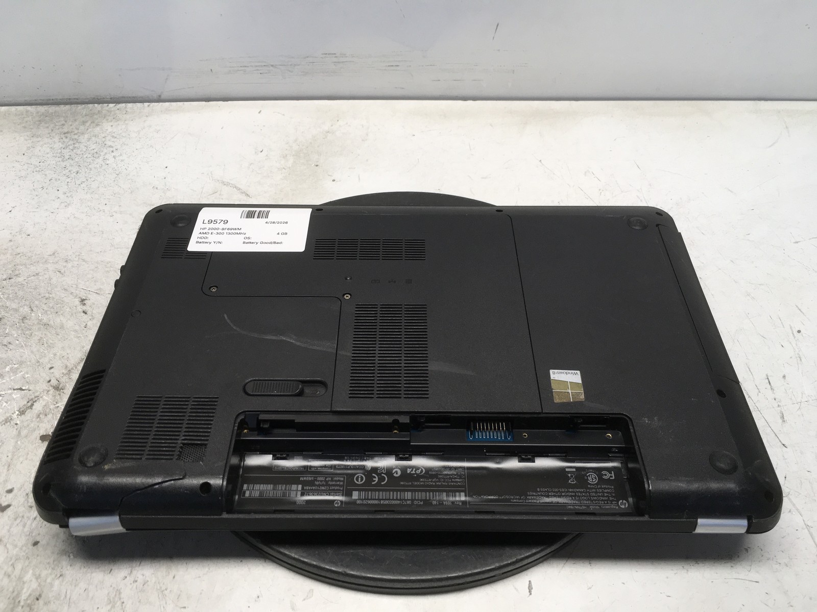 HP 2000-BF69WM AMD E-300 1300MHz 4 GB NO HDD No Batt