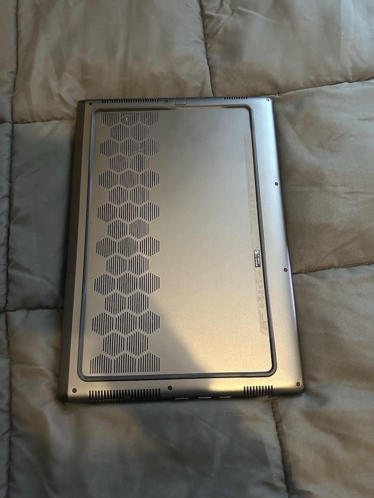 Alienware m16 R2 Gaming Laptop | Intel Core Ultra 9 | RTX 4070 | 32GB RAM | 1TB