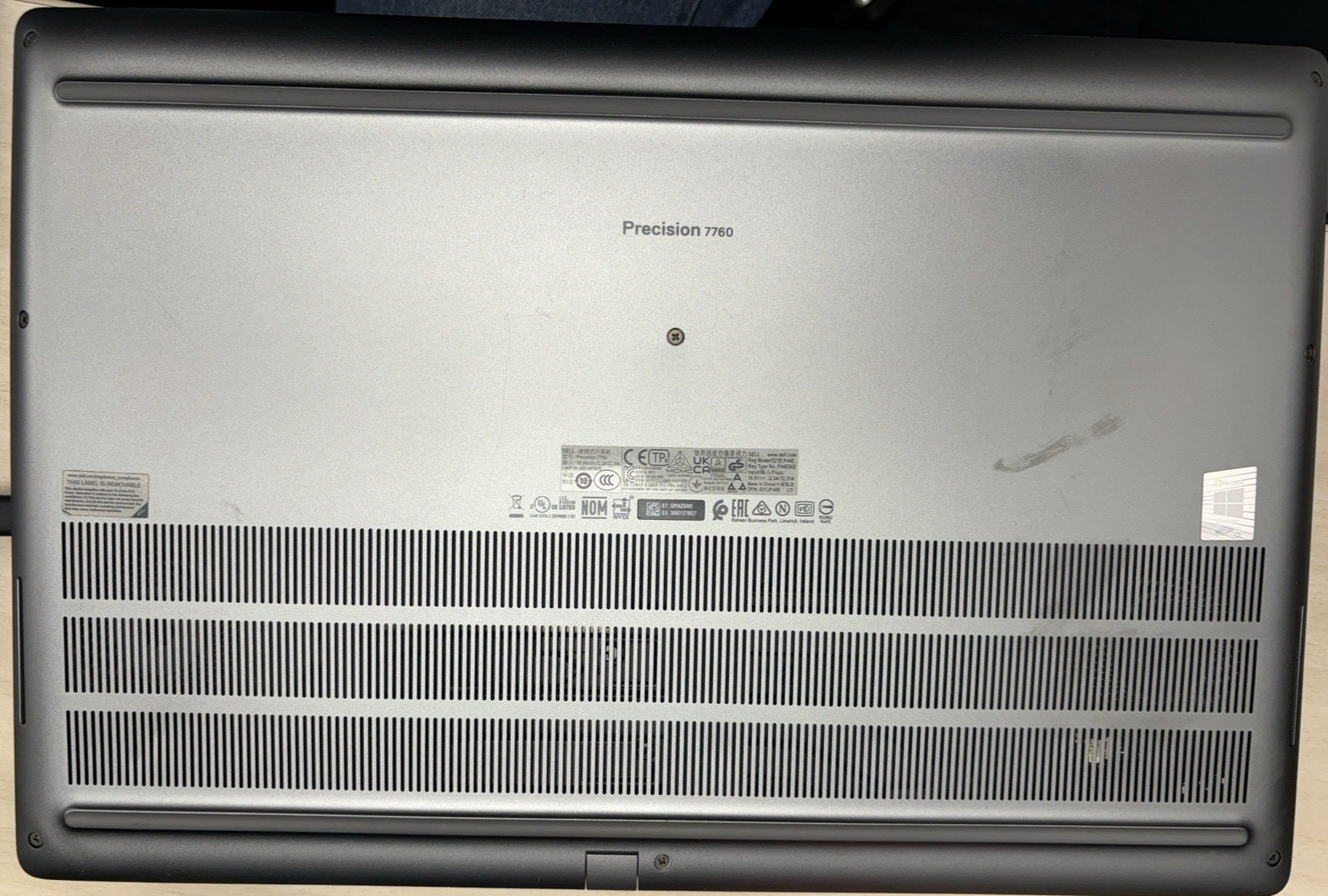 Precision 7760 – 2.61 GHz 11th Gen i9-11950H – 32 GB – SSD 512 GB WIN 11