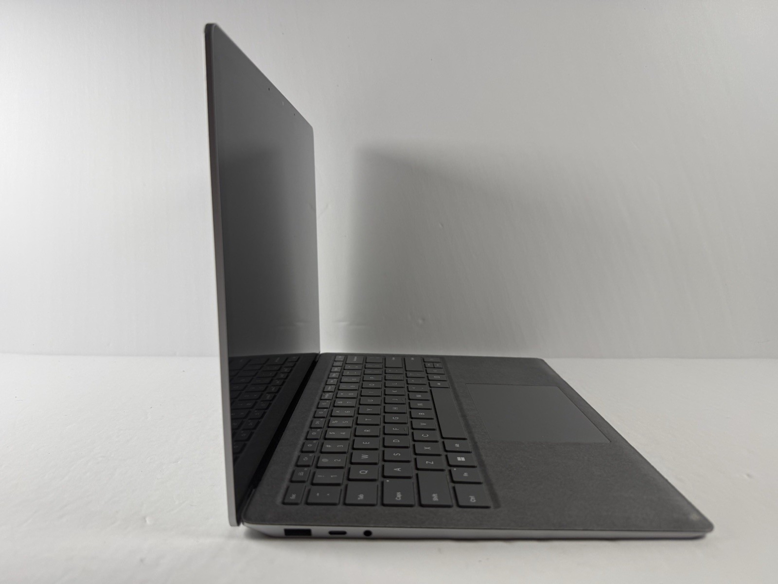 Microsoft Surface Laptop 5 13.5” 1950 Intel Core i7-1265U 16GB RAM 512GB NVME