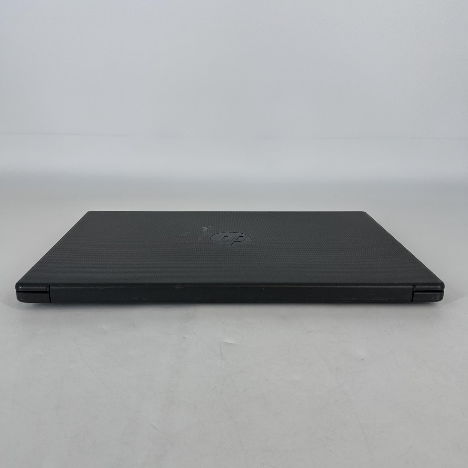 HP 255 G10 15.6 Silver HD 2.0 GHz Ryzen 3 7320U 8GB RAM 256GB SMOKE/HERBAL ODOR