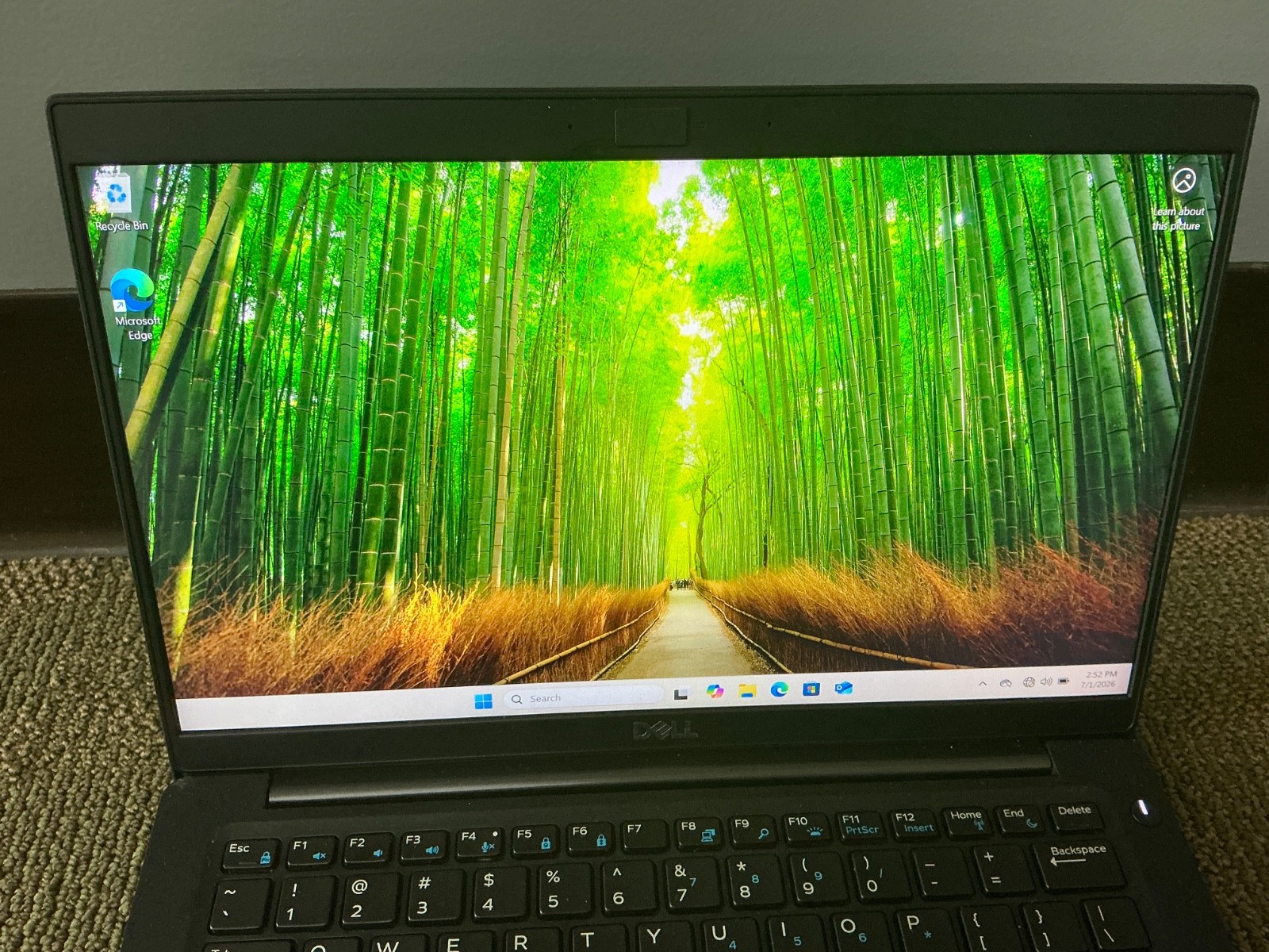 Dell Latitude 7390 13.3″ FHD i7-8650U 8GB RAM 256GB SSD Windows 11 Pro Laptop