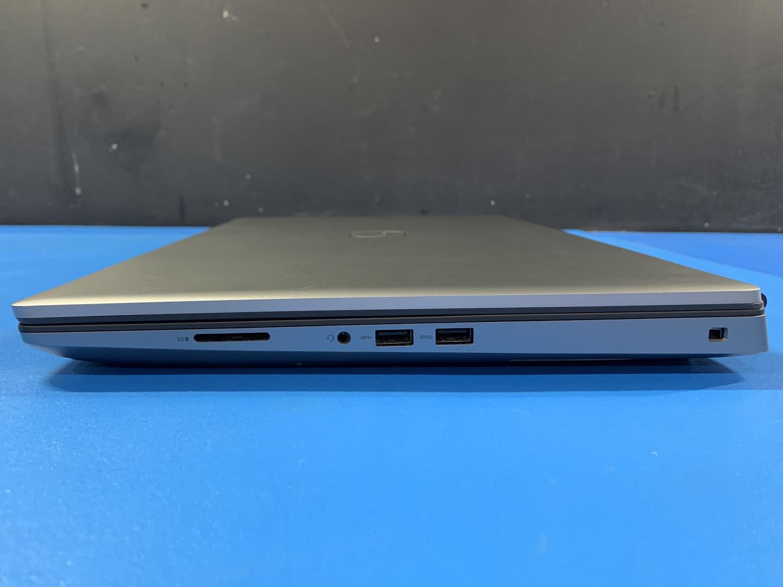 Dell Precision 7760 Xeon W-11855M 3.20GHz 32GB DDR4 Nvidia RTX A4K NO HDD NO OS