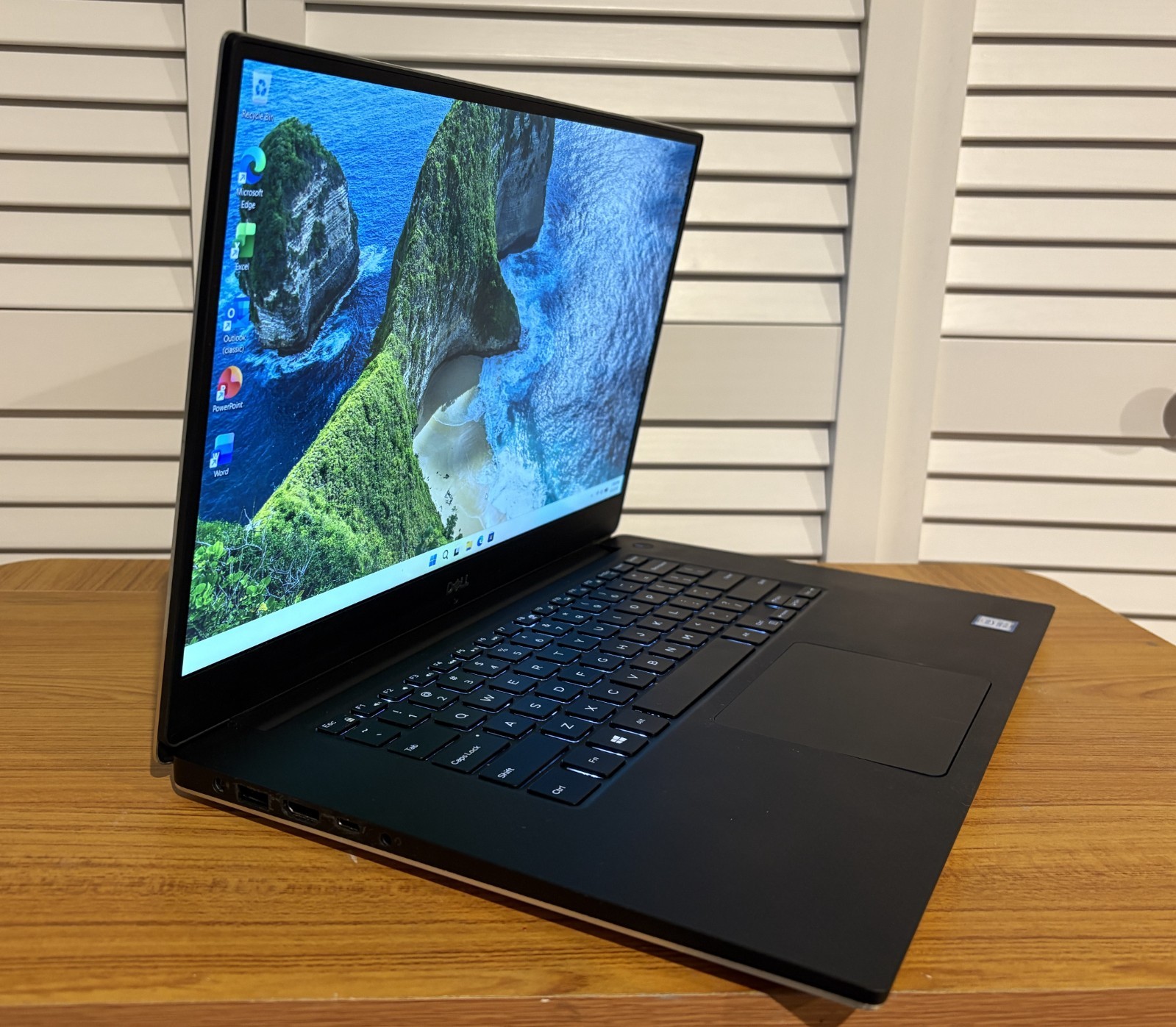 Dell Precision 5530 i7-8850H 32GB RAM 1TB SSD Quadro P1000 Win 11 Pro