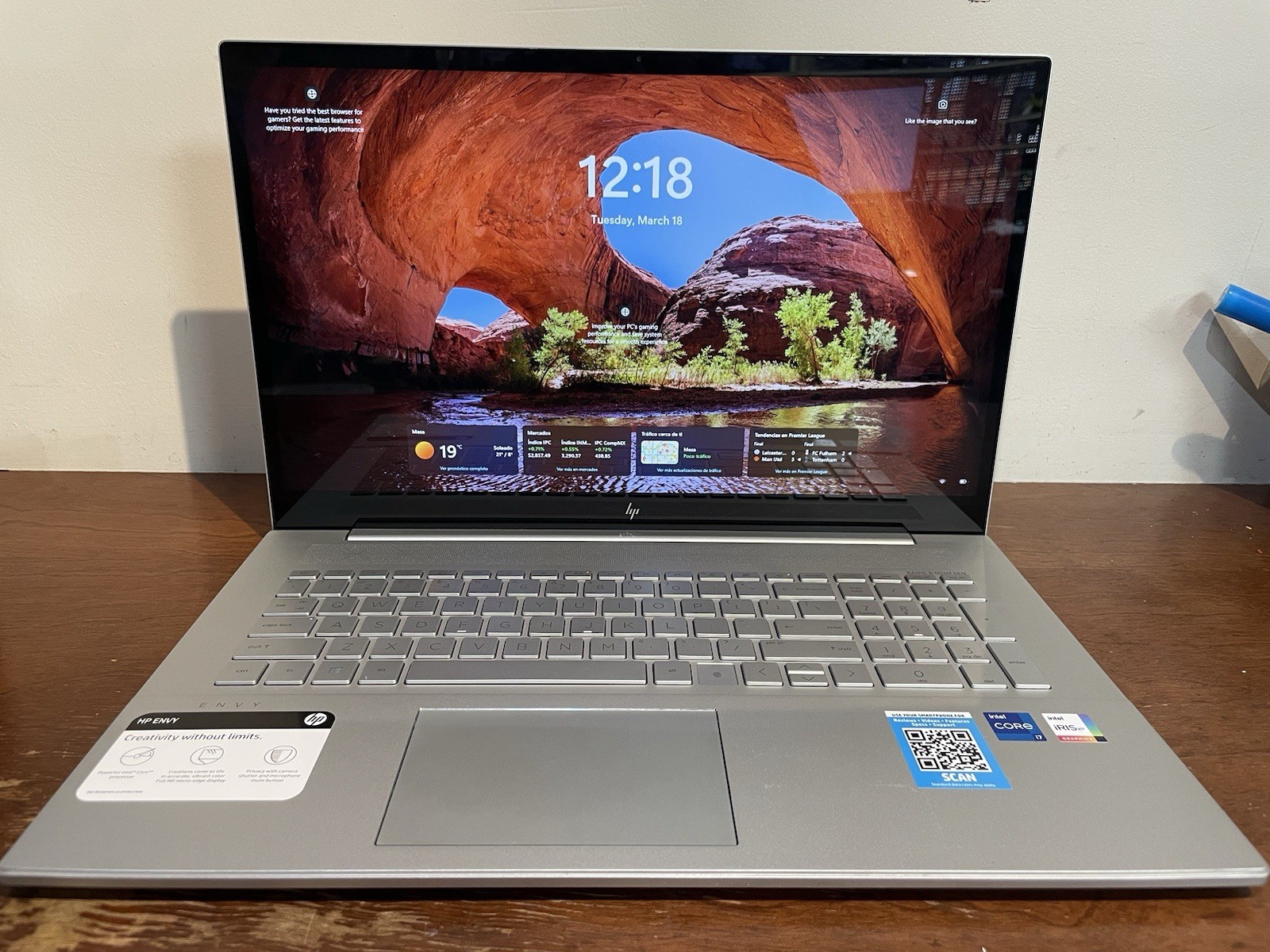 HP envy 17-cg1010nr- 105644-1 JE