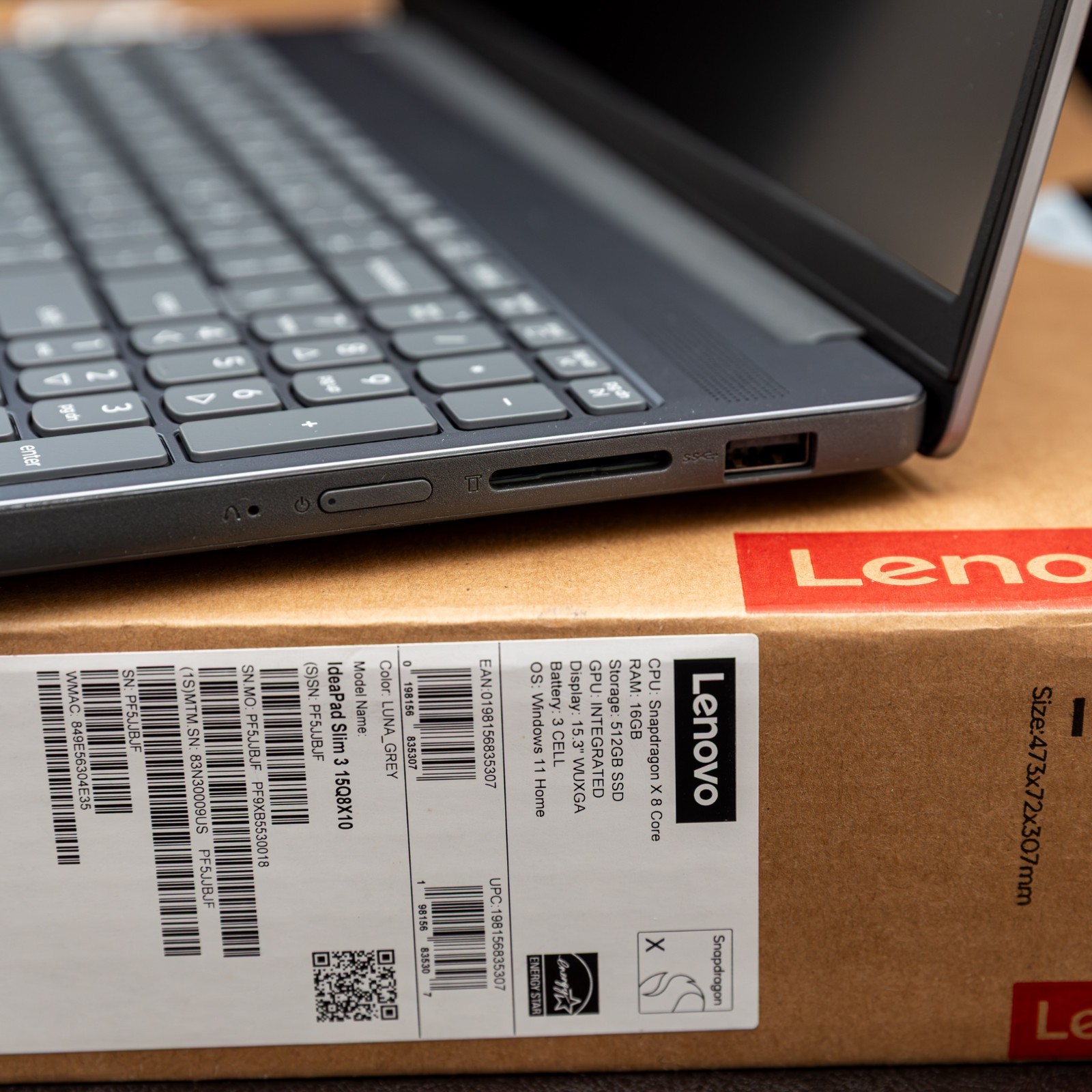 Lenovo IdeaPad Slim 3x 15.6″ Snapdragon X 16GB 512GB SSD Win11 Gray