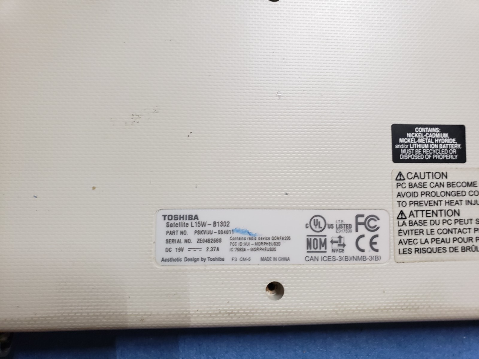 Toshiba Satellite Radius 11 L15W-B1302 Laptop damaged and dirty for parts