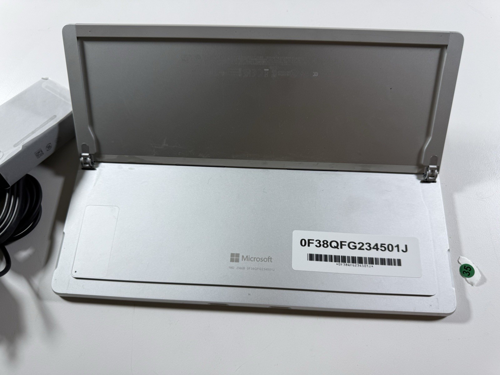 Microsoft Surface Pro 8 (1982) i5-1145G7 – 16GB RAM – 256GB 120Hz – Win 11 Pro