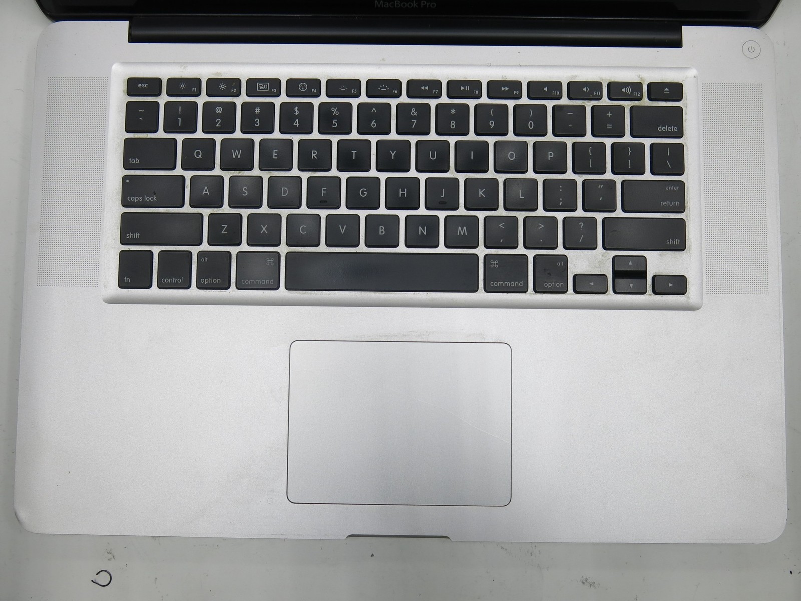 Apple MacBook Pro A1286 15.4″ 2011 | i5-520M 2.4GHz | 4GB Ram | Powers On