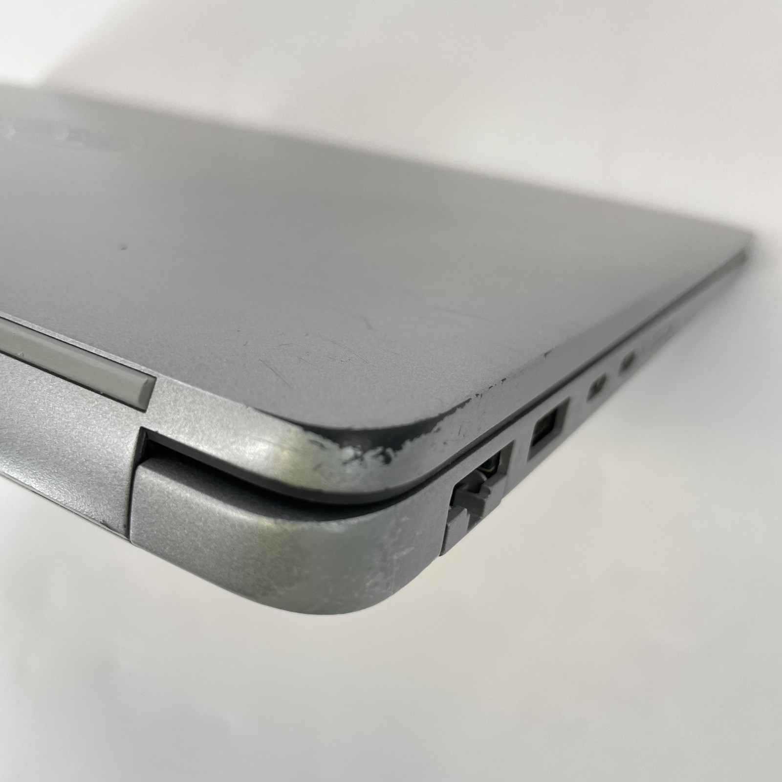 Dell Precision 3490 14 FHD 1.4 GHz Ultra 7 165H 16GB 512GB SSD RTX 500 Ada