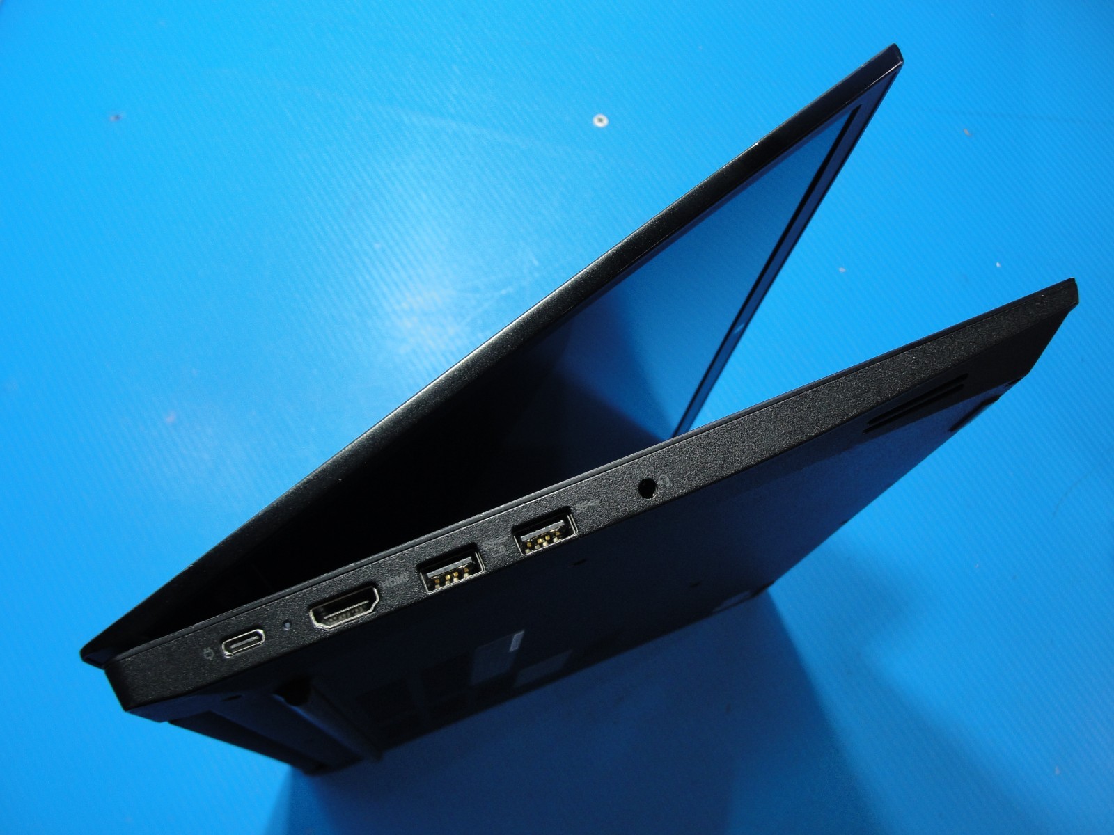 Lenovo ThinkPad E585 15.6” HD AMD Ryzen 3 2200U 2.5GHz 4GB 256GB+Original Charge