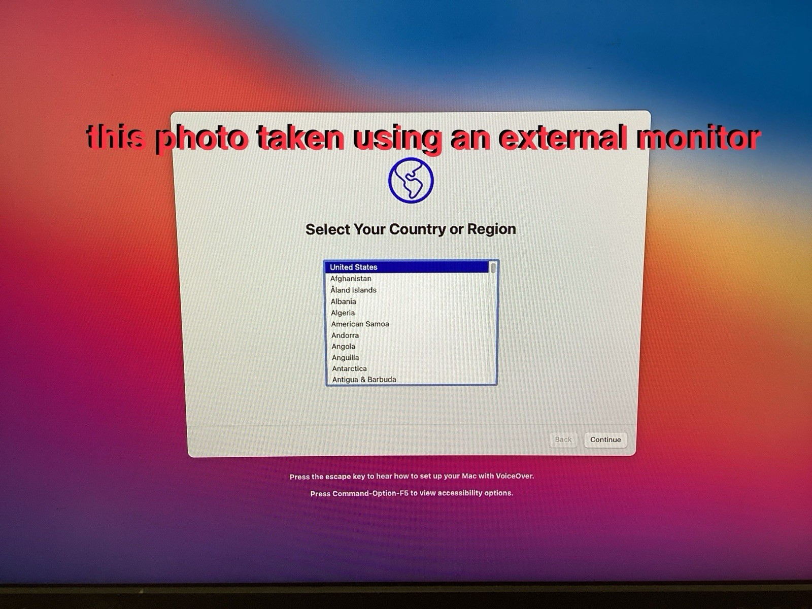 Apple Mid 2017 MacBook Pro A1708 – 13” Laptop – BROKEN SCREEN – BOOTS TO SETUP