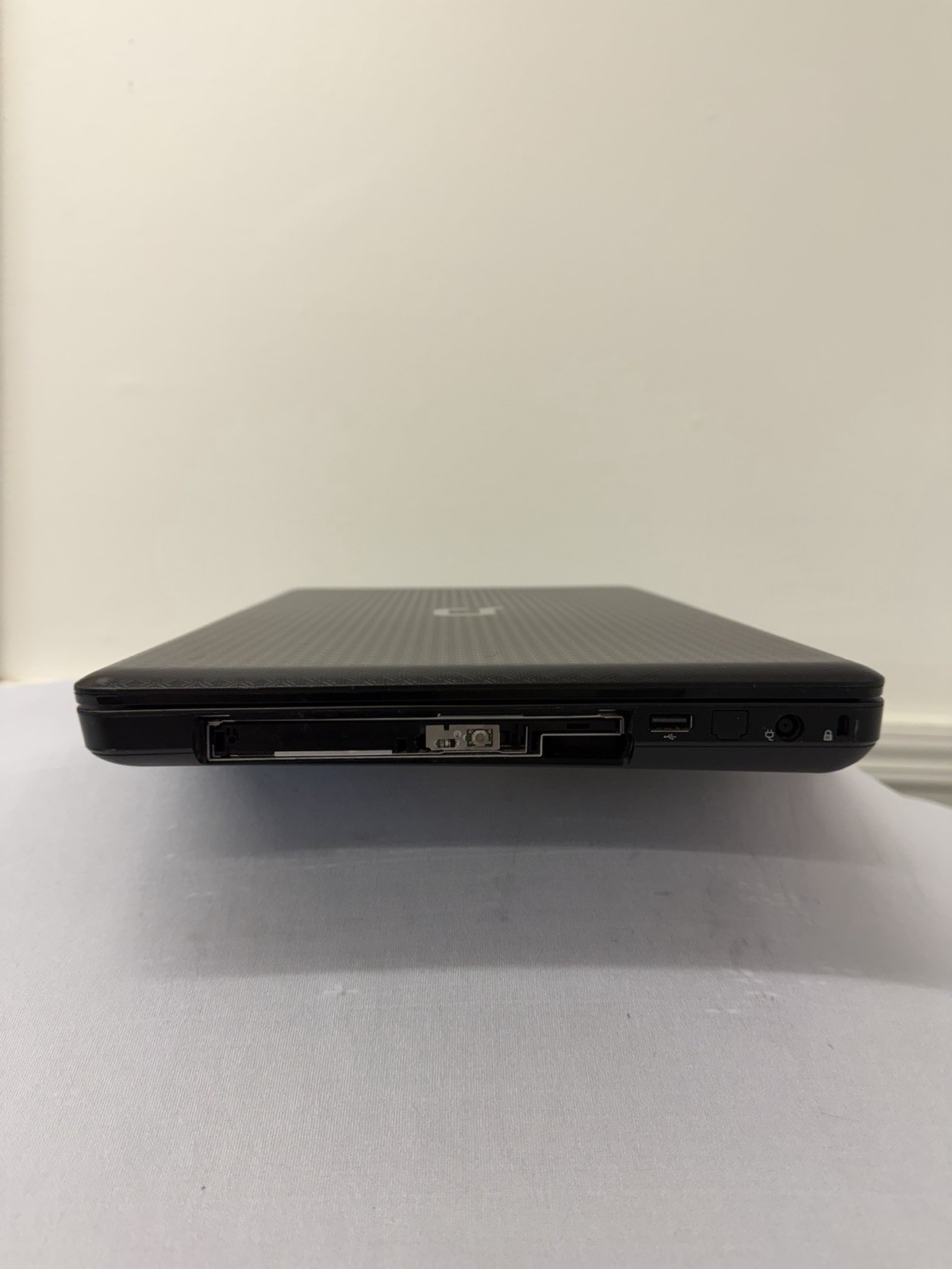 Compaq Presario CQ G2-219wm Laptop – Good Screen – Intel Celeron 900 – Read Desc