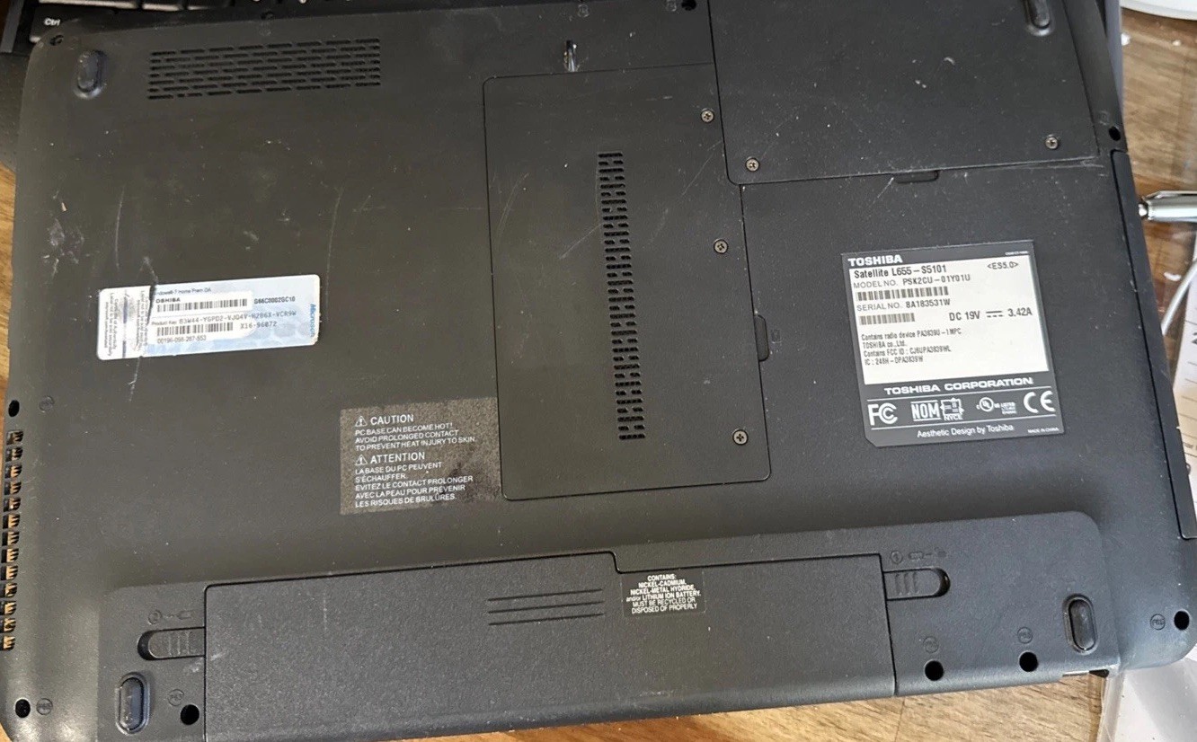 Toshiba Satellite C655-S5128 15.6in. (500GB, Intel Core i3 1st Gen., 2.53GHz,…