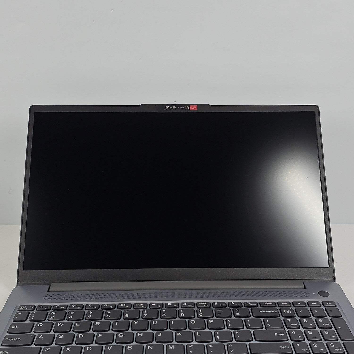 Lenovo IdeaPad Slim 3 82X7 15.6″ i3-1315U 1.2GHz 8GB RAM 256GB SSD