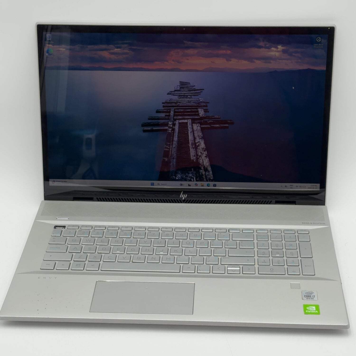 HP Envy 17-CE1003CA 17″ i7-10510U 16GB RAM 256GB SSD 1TB HDD GeForce MX250