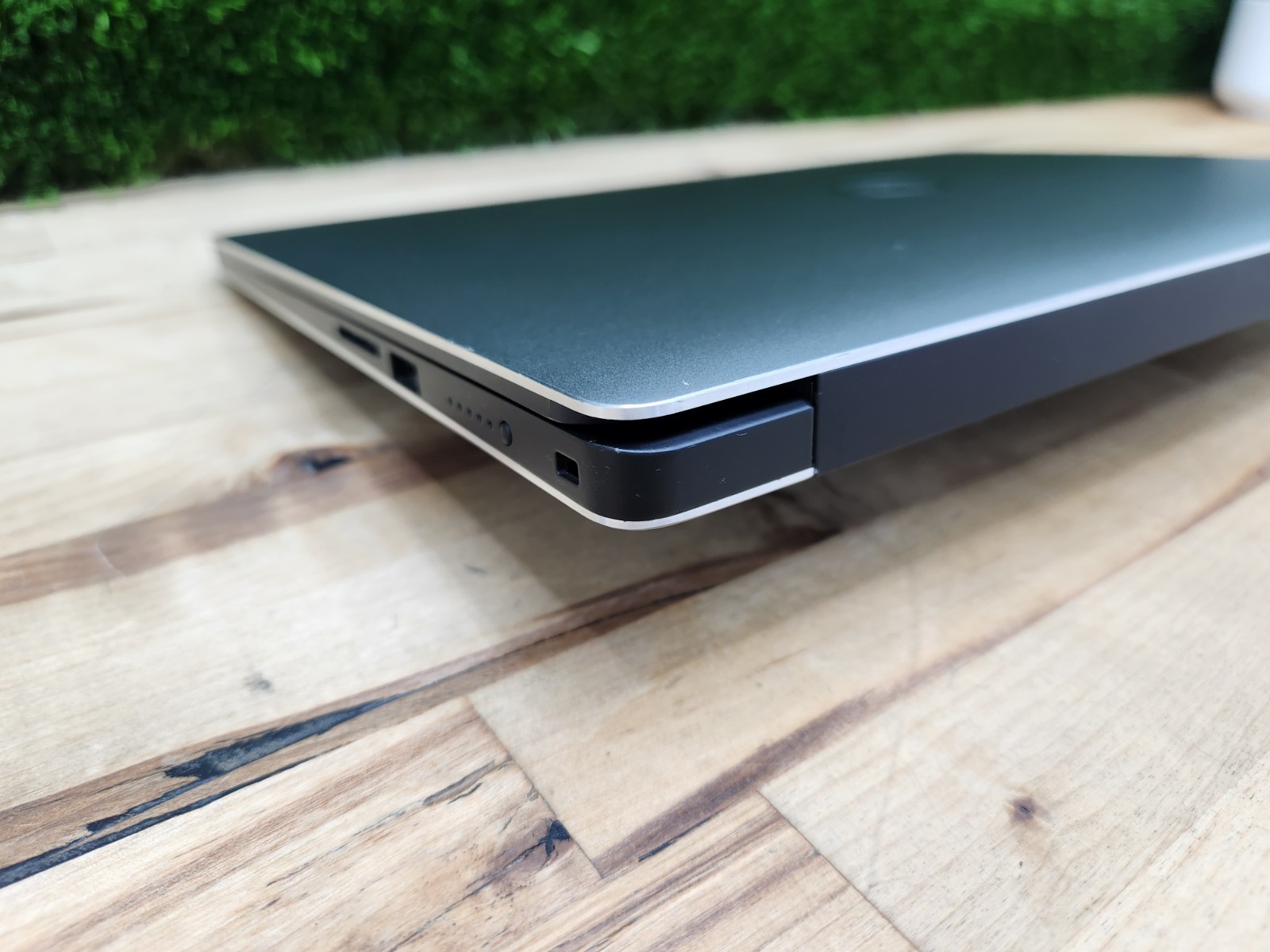 Dell Precision 5540 15.6″ 4K Touchscreen E-2276M 16GB 512GB SSD Quadro T2000 ~