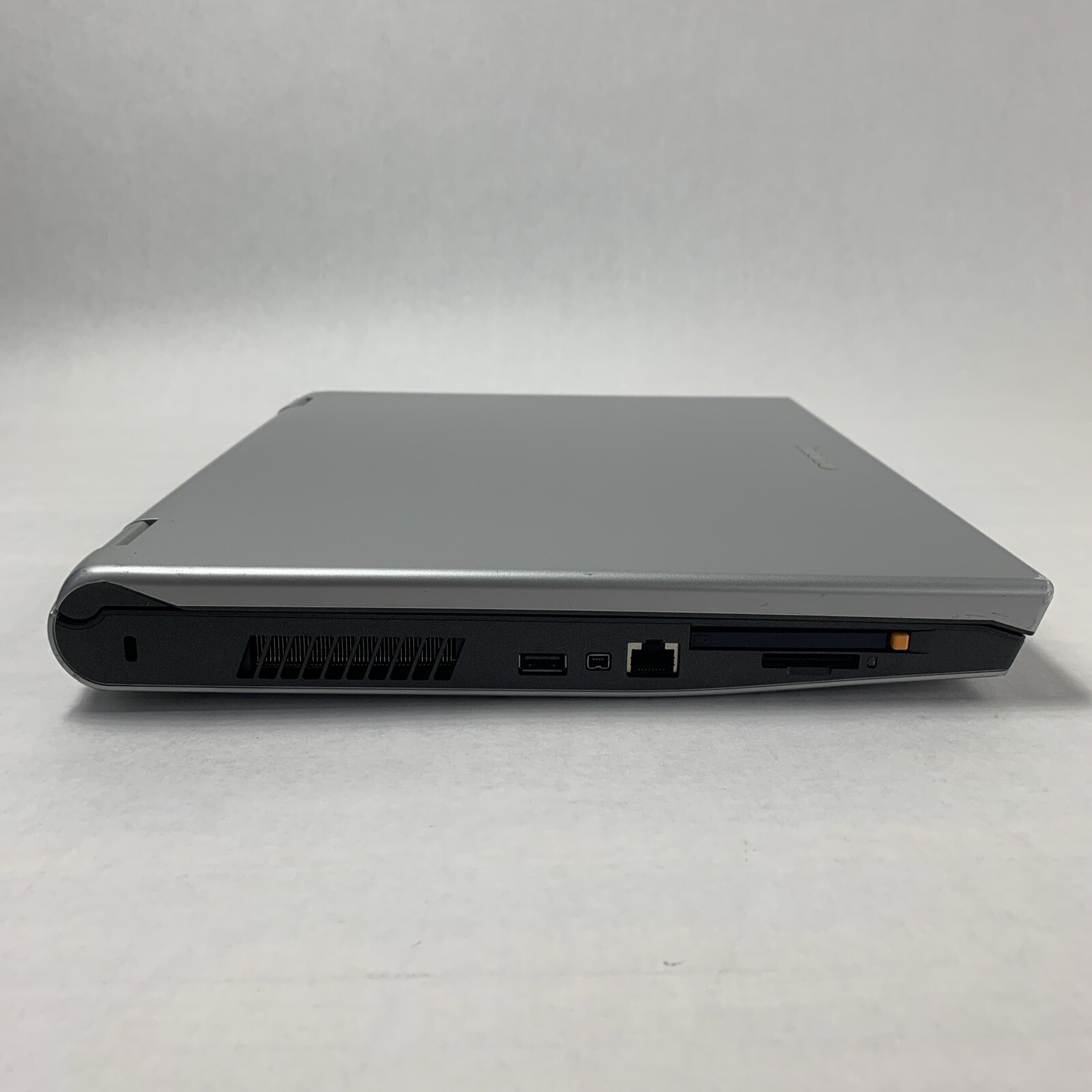 Lenovo 3000 C200 Intel Pentium T2060 1.60GHz 1GB RAM 15″ No Battery No HDD No OS