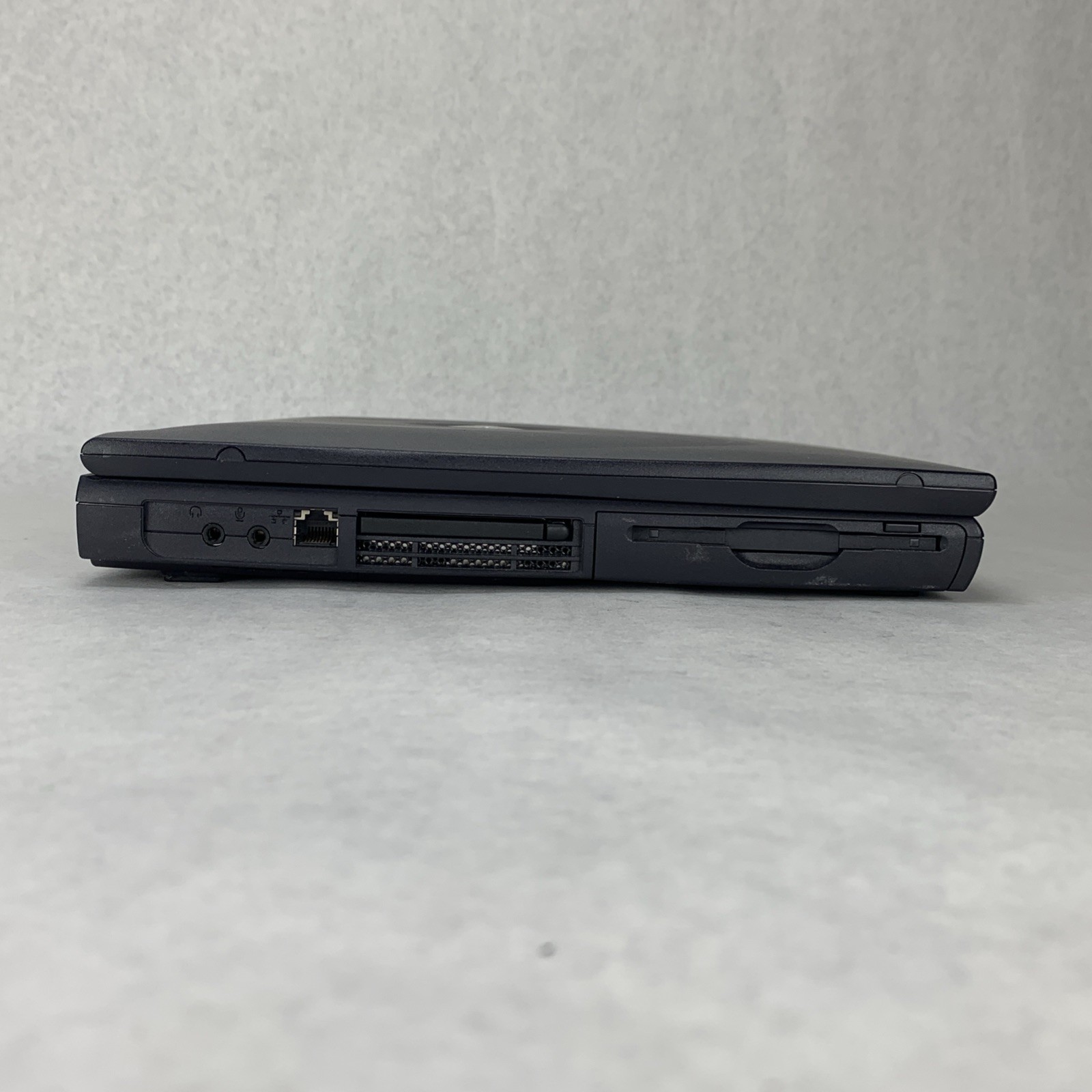 Dell Inspiron 2650 Intel Pentium 4 256MB RAM 14″ No Battery No HDD No OS