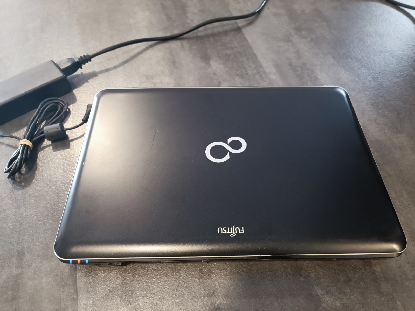 Fujitsu Lifebook Notebook Laptop LH531 i7-2410M 2.3GHz
