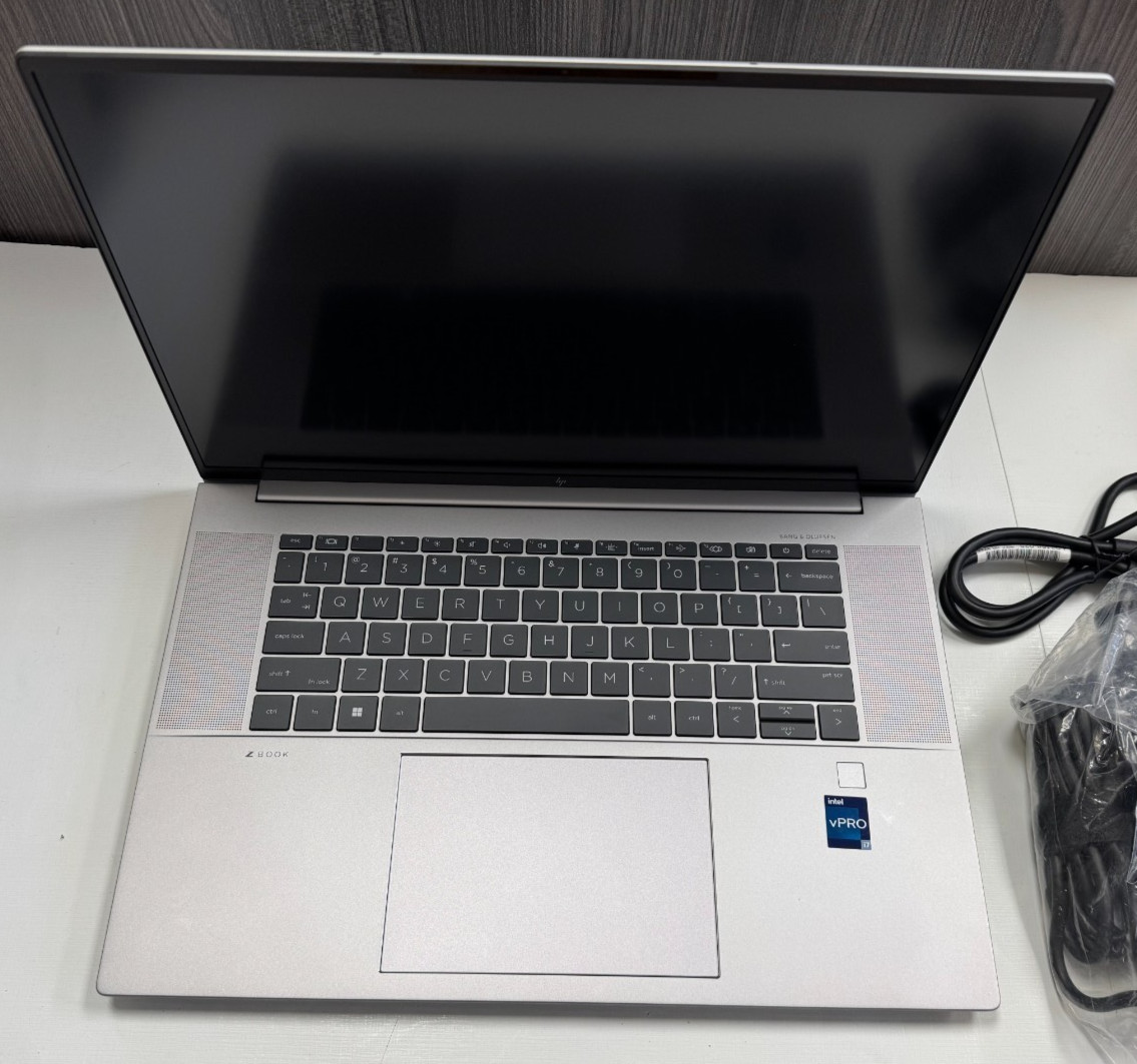 HP Laptop ZBook Studio 16 G10 i7-13800H 512GB 32GB RTX 3000 8 GB