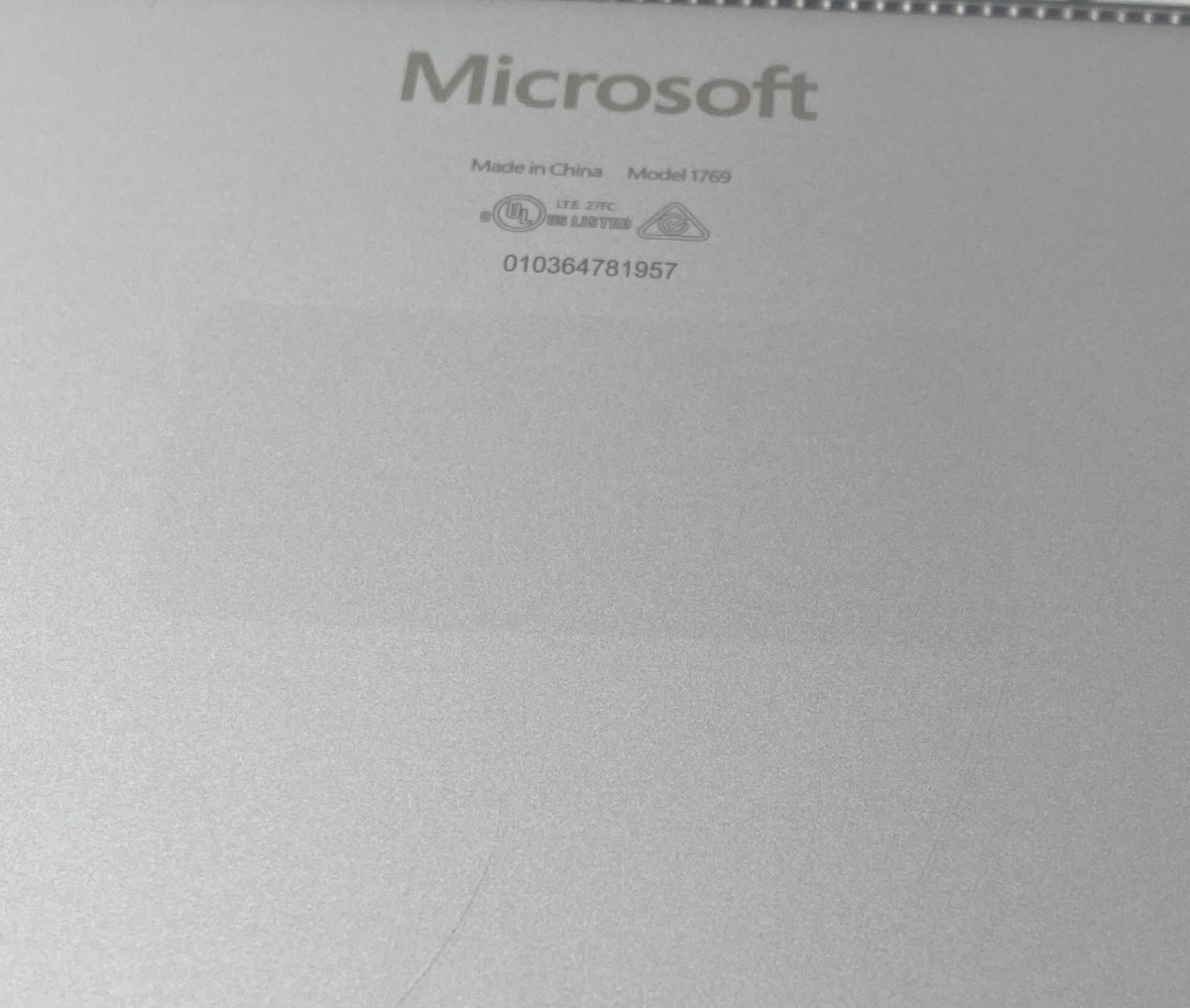 Microsoft Surface Laptop 1769 i5-7300U 2.6GHz 256GB SSD 8GB DDR3 Silver C/READ