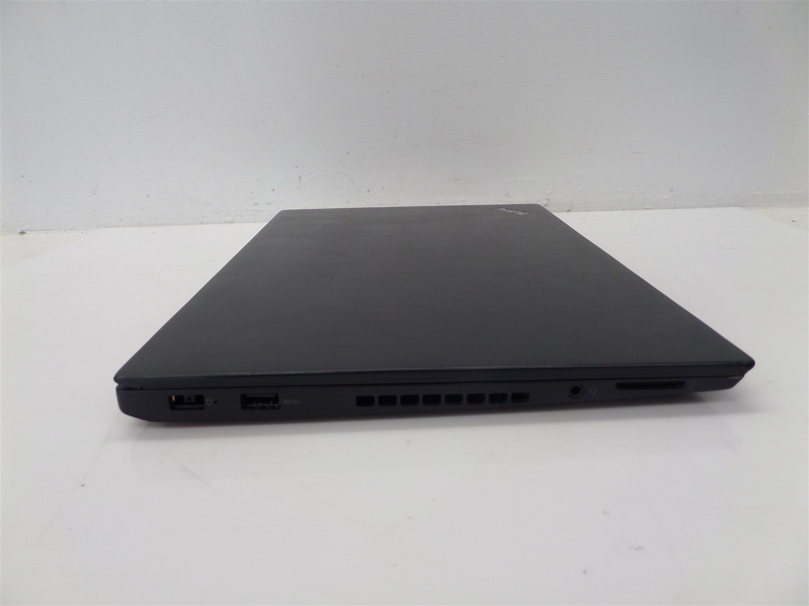Lenovo ThinkPad T460s 14″ Laptop Core i5-6200U 2.3GHz CPU 8GB RAM – No HDD/OS
