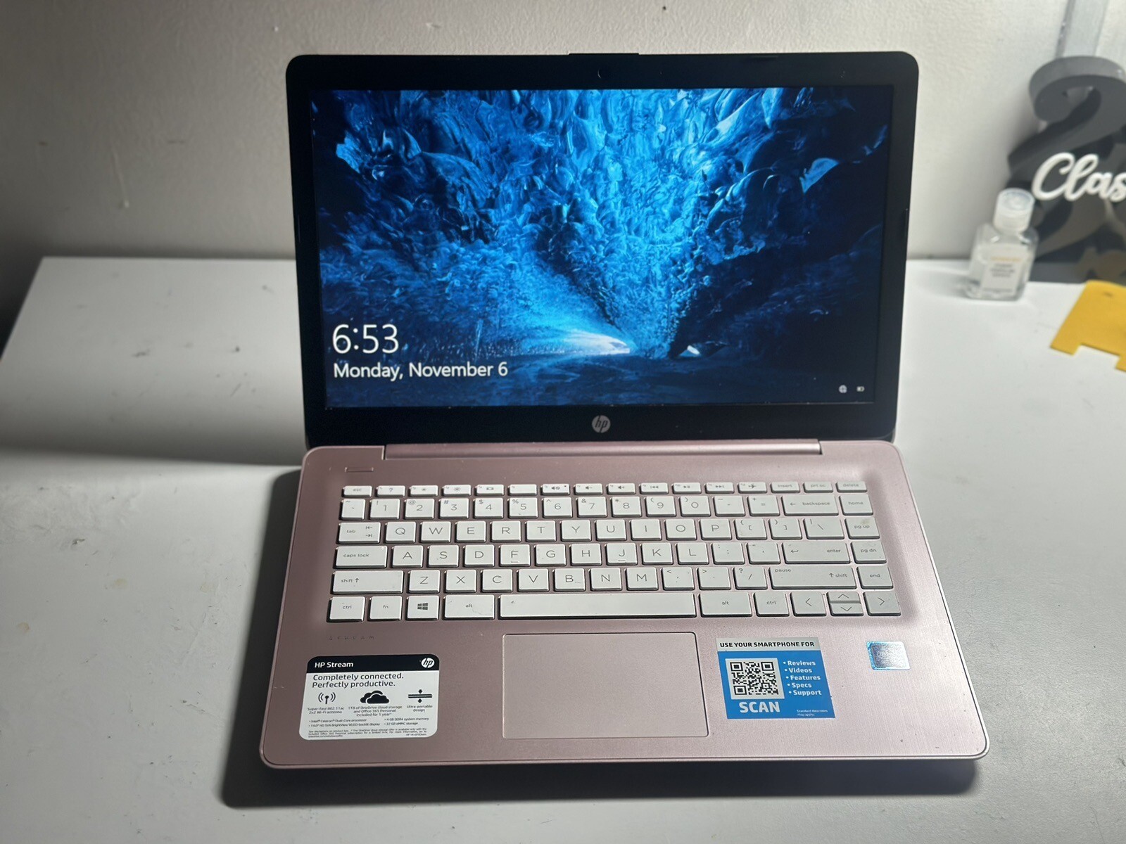 HP Stream 14-cb172wm 14″ (64 GB, Intel Celeron N4000, 1.10 GHz, 4 GB) Laptop…