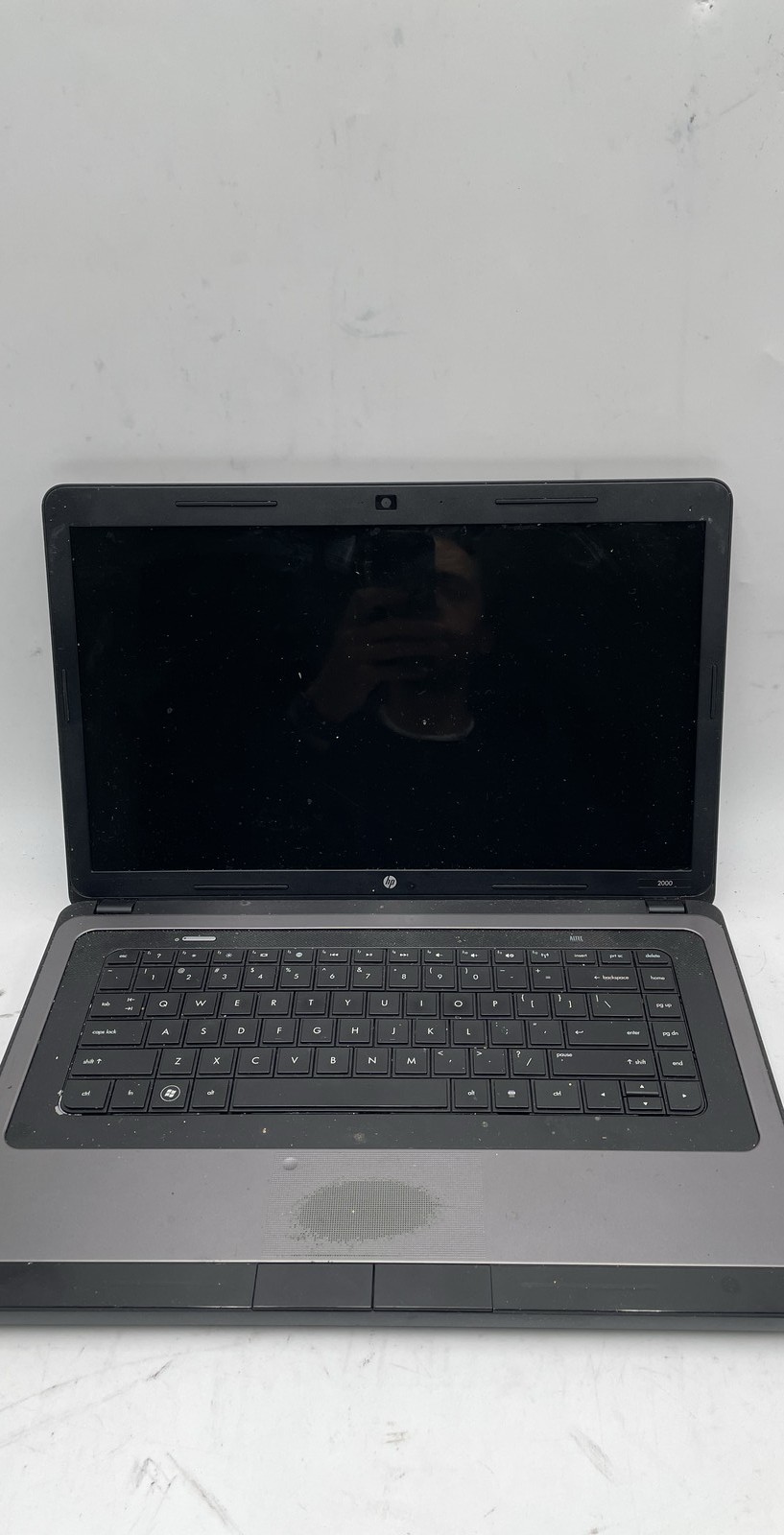 HP 2000-369WM & 2000z 15.6″ AMD Laptop Silver Lot Of 2