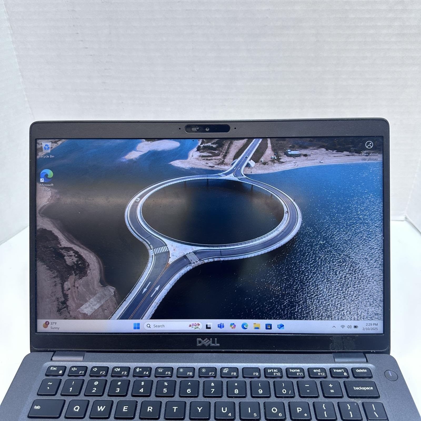 Dell Latitude 5400 Laptop, 14″ FHD, i5-8265U, 8GB RAM, 256GB SSD, Win 11