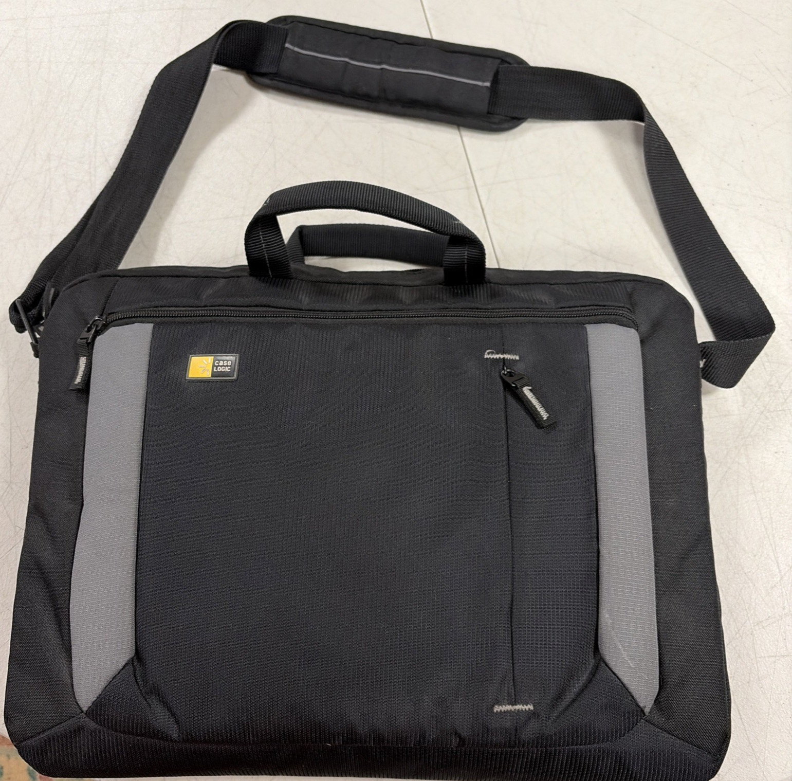 Lenovo Working Thinkpad Yoga 11e W/AC Adapter & Case Logic Black Travel Bag
