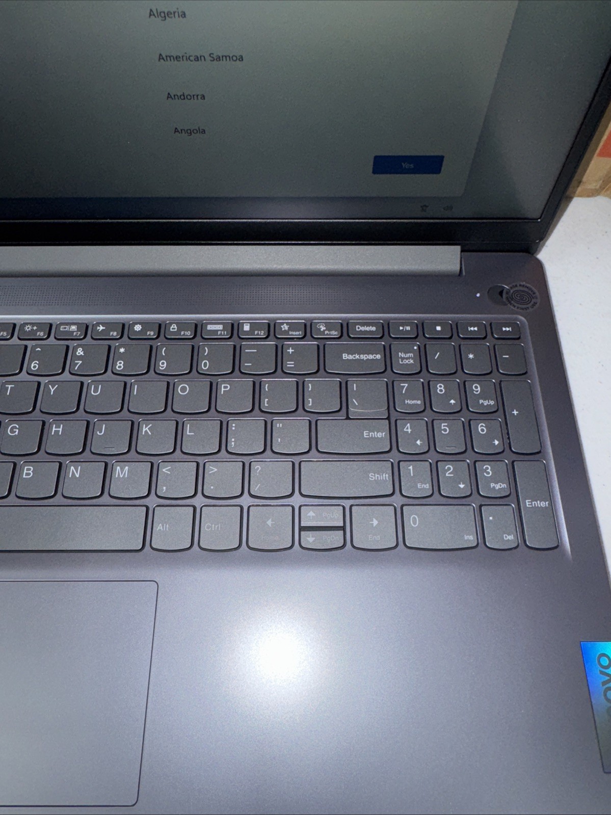 Lenovo IdeaPad Slim 3 Laptop 15.6″ FHD LED Ryzen 3 7330U 512GB SSD, 8 GB RAM