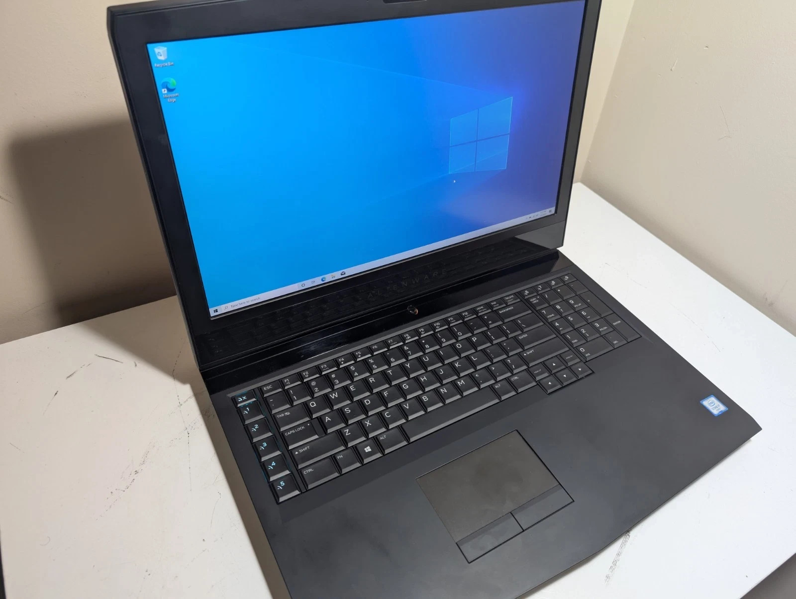 Alienware 17 R4 i7-6700HQ 2.6GHz 8GB RAM 128GB SSD Nvidia GeForce GTX 1070