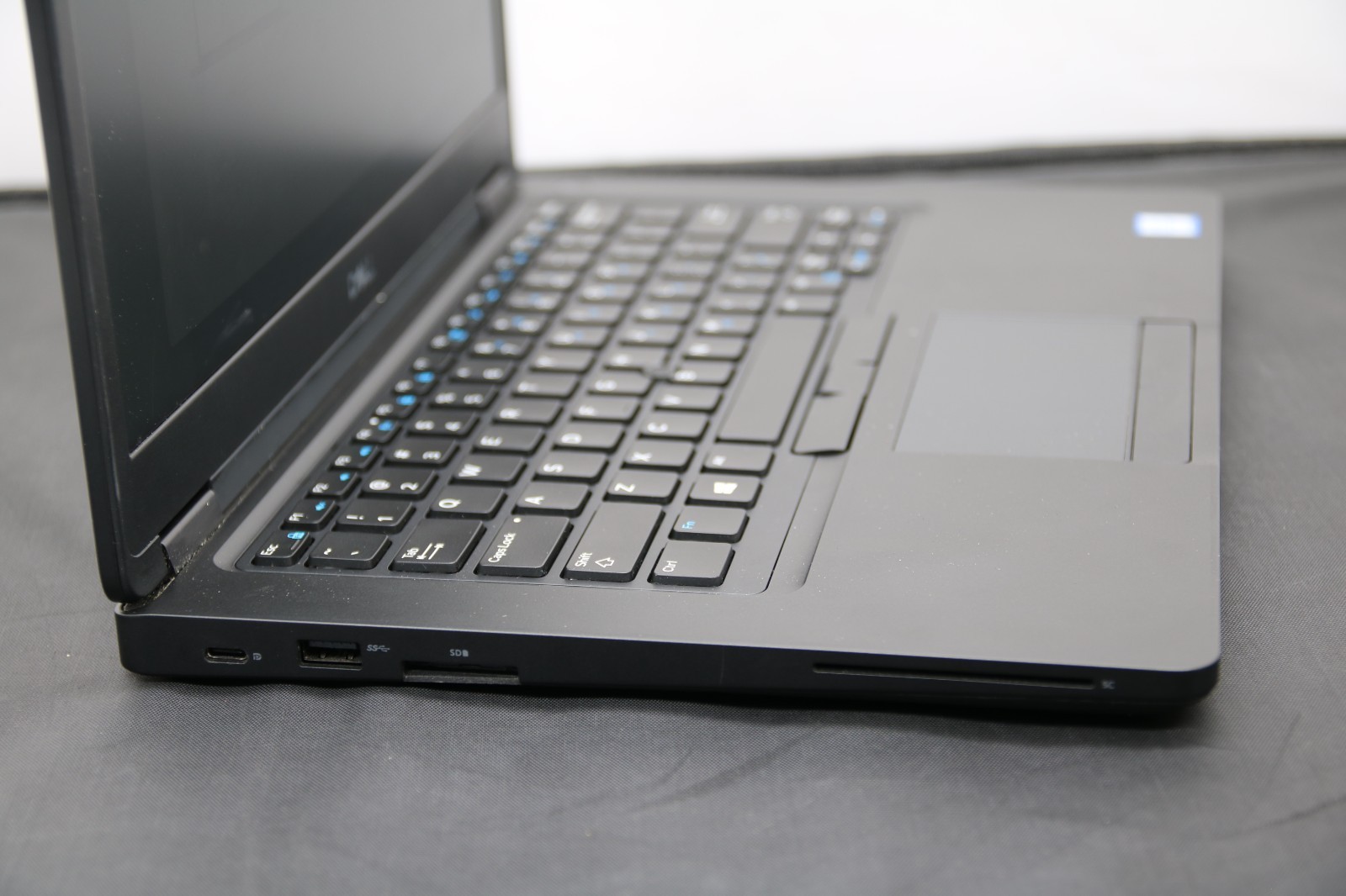 Dell Latitude 5490 – i5-8350U – 8GB, 128GB, Black, Windows 11 Pro + Adapter
