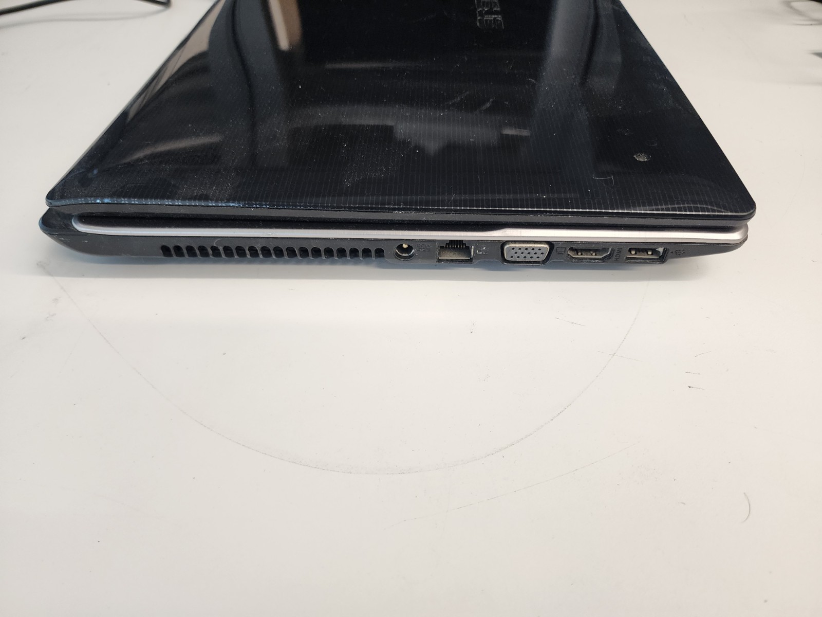 Asus A53E-XN1, Intel Pentium B940 @2.0GHz, 4 GB RAM, No Hdd, Cracked Screen