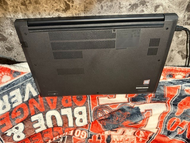 Lenovo ThinkPad E15 Gen 2 15.6″ i5-1135G7 8GB RAM 256GB SSD Win 11 Pro /Charger