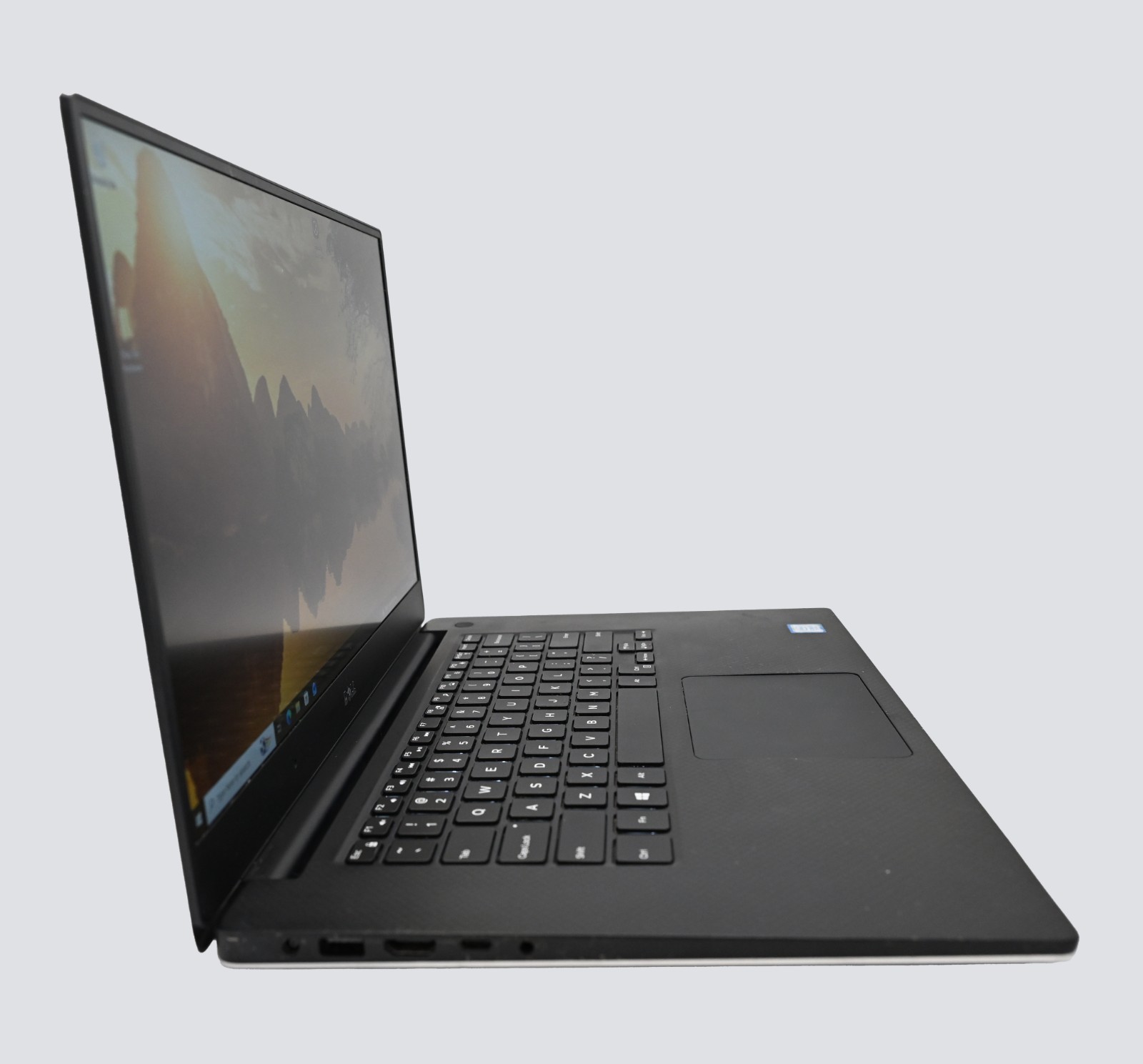 Dell Precision 5520 i5-7440HQ 2.8GHz 8GB RAM 128GB SSD Windows 10 Pro