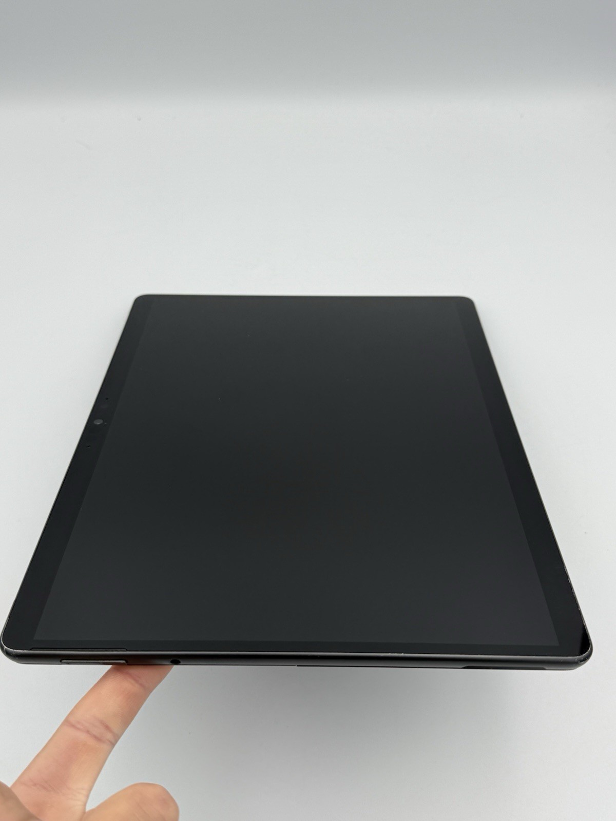 Microsoft Surface Pro 8 13” – i5 11th Gen | 8GB RAM | 256GB SSD (READ) – 31C
